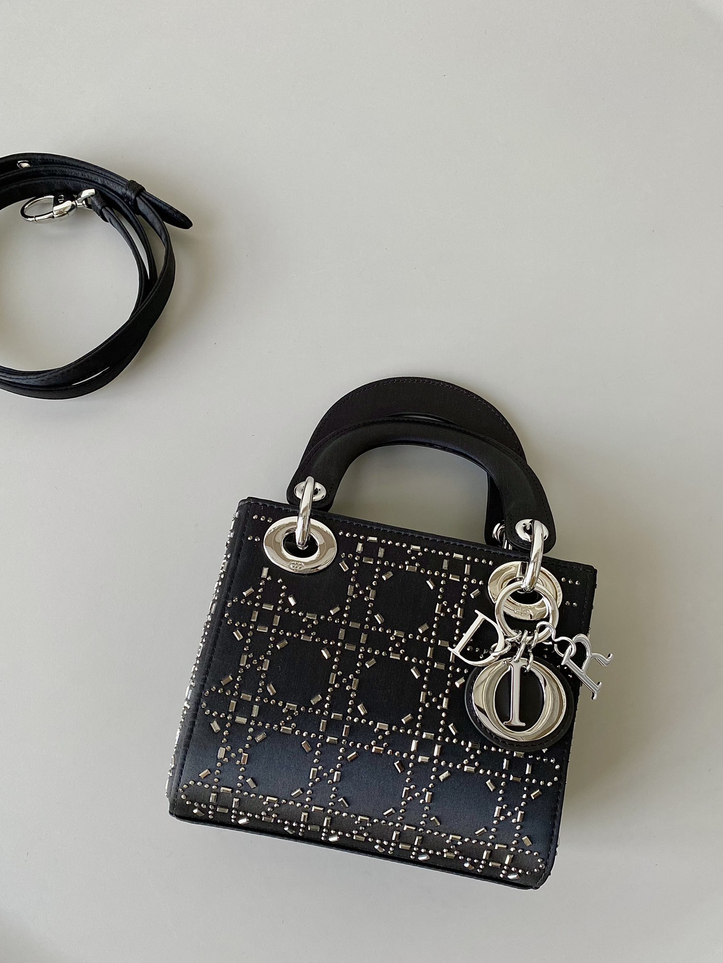 Dior 一比一 女款 Lady 黑色字母格紋手提包 高級百搭款| 13 Dior 一比一 女款 Lady 黑色字母格紋手提包 高級百搭款