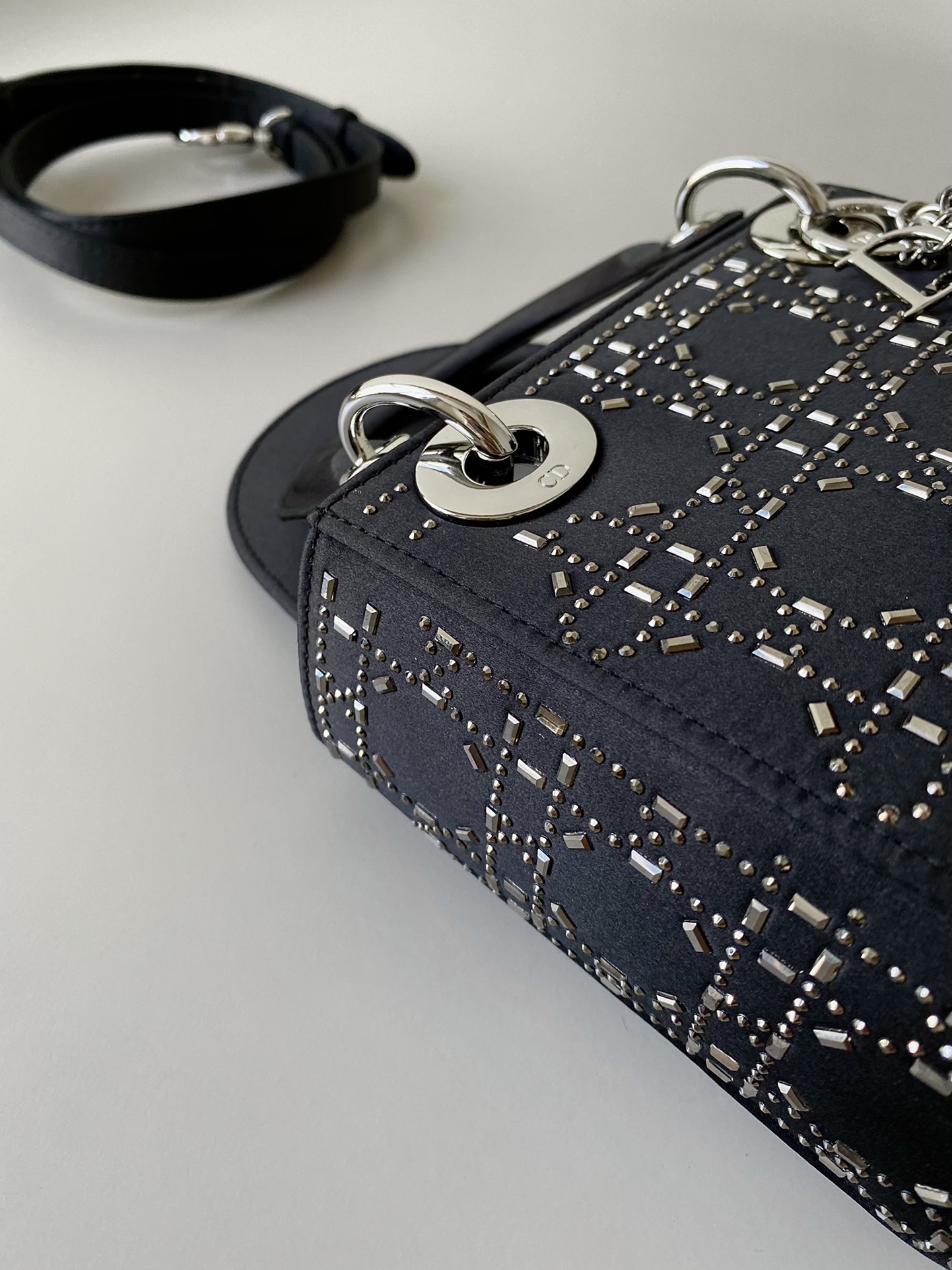 Dior 一比一 女款 Lady 黑色字母格紋手提包 高級百搭款| 12 Dior 一比一 女款 Lady 黑色字母格紋手提包 高級百搭款