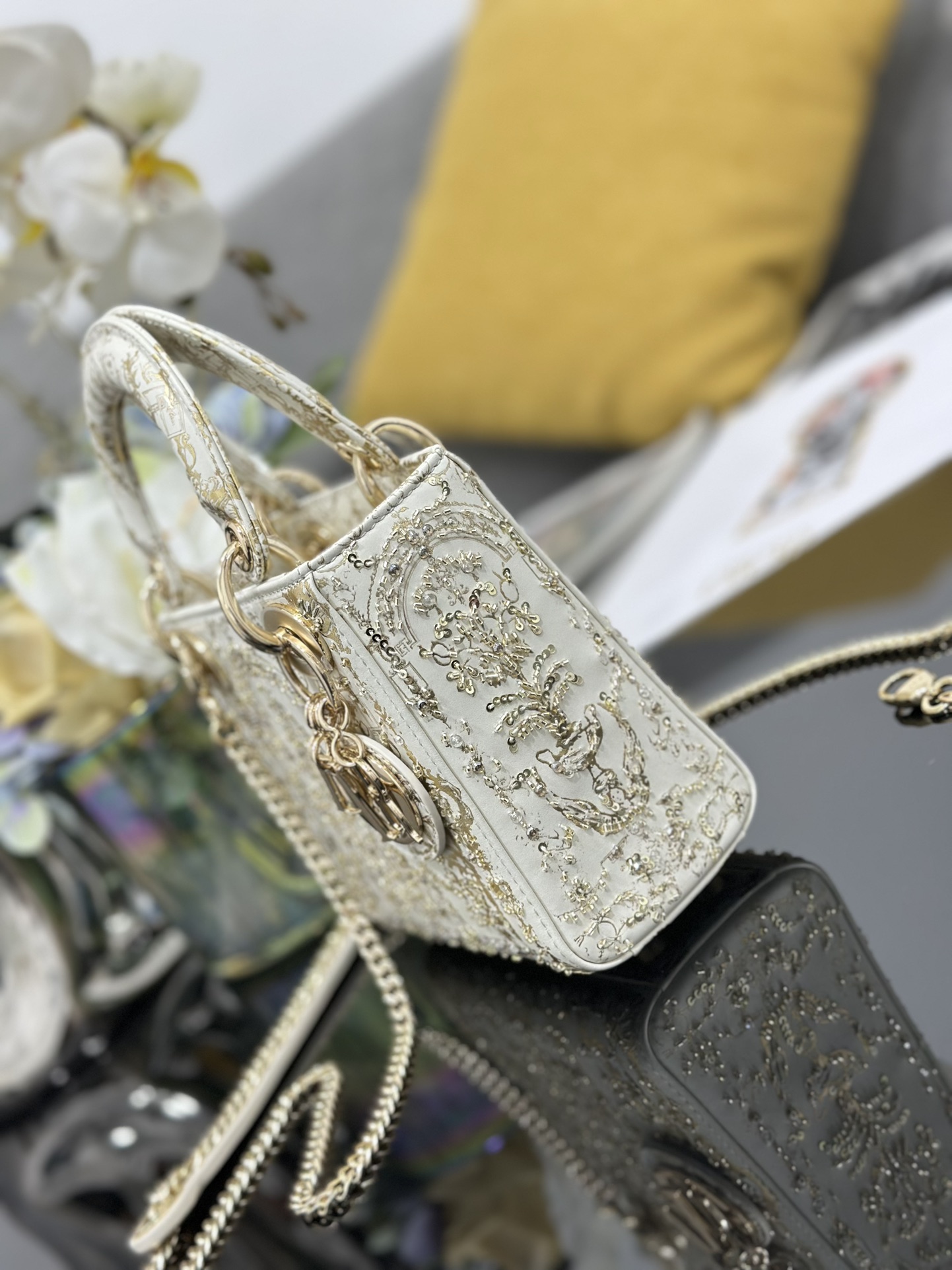 Dior 原單 女款 Lady 白色宮廷刺繡手提包 優雅氣質款| 13 Dior 原單 女款 Lady 白色宮廷刺繡手提包 優雅氣質款