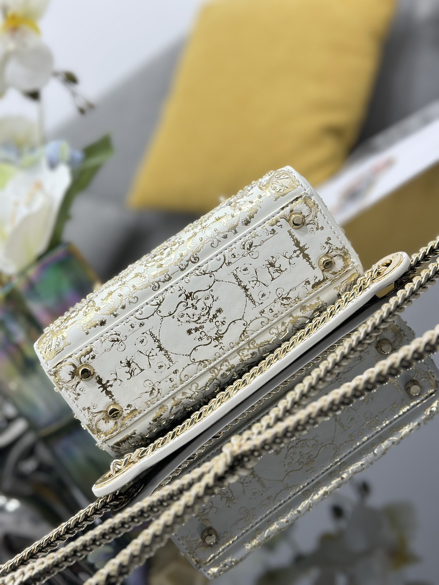 Dior 原單 女款 Lady 白色宮廷刺繡手提包 優雅氣質款| 12 Dior 原單 女款 Lady 白色宮廷刺繡手提包 優雅氣質款