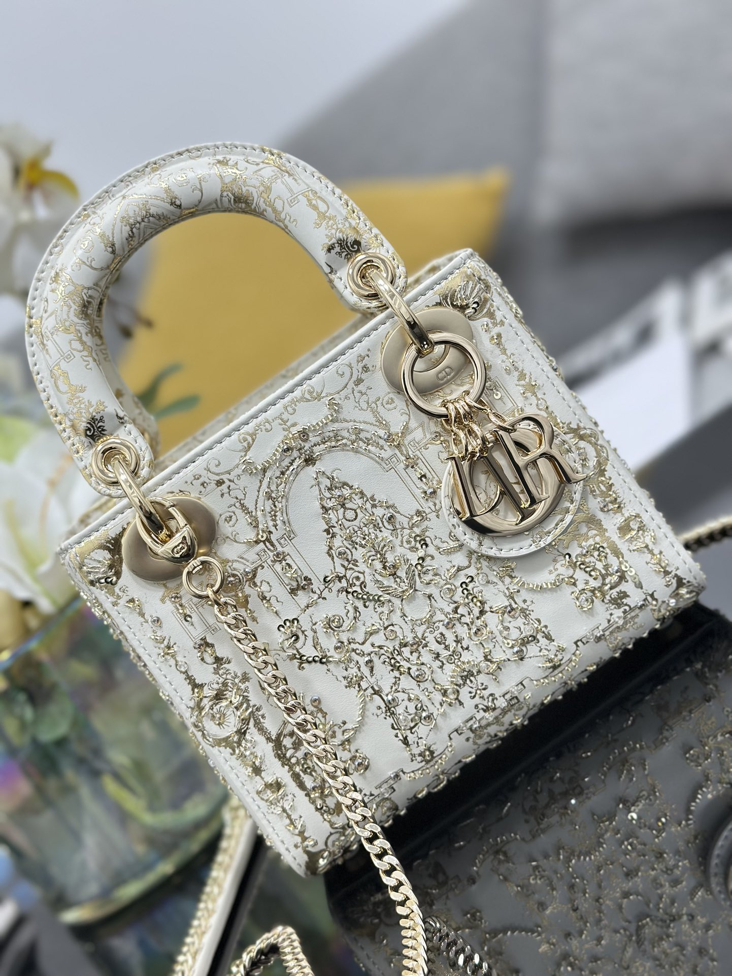 Dior 原單 女款 Lady 白色宮廷刺繡手提包 優雅氣質款| 11 Dior 原單 女款 Lady 白色宮廷刺繡手提包 優雅氣質款