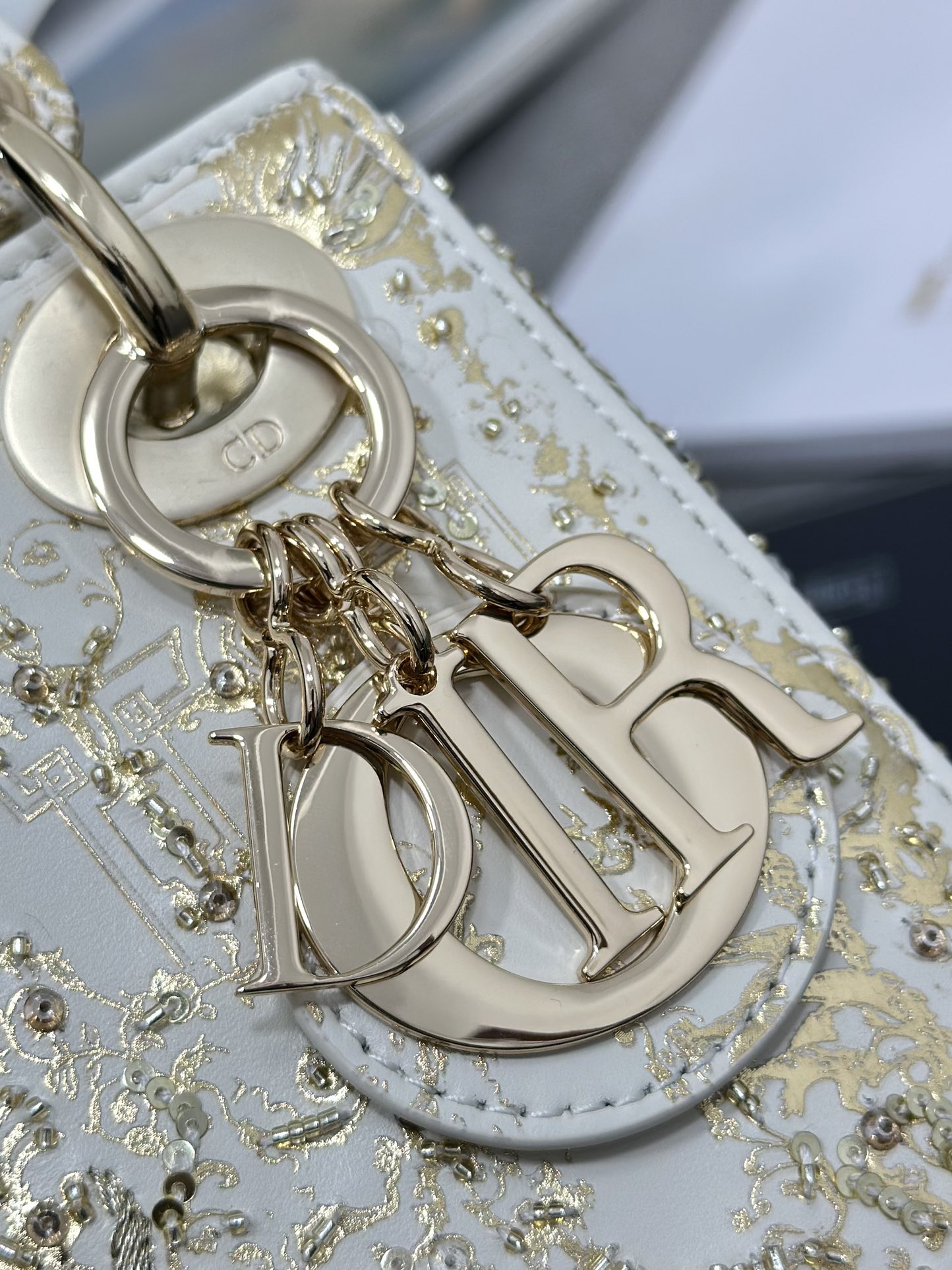 Dior 原單 女款 Lady 白色宮廷刺繡手提包 優雅氣質款| 10 Dior 原單 女款 Lady 白色宮廷刺繡手提包 優雅氣質款