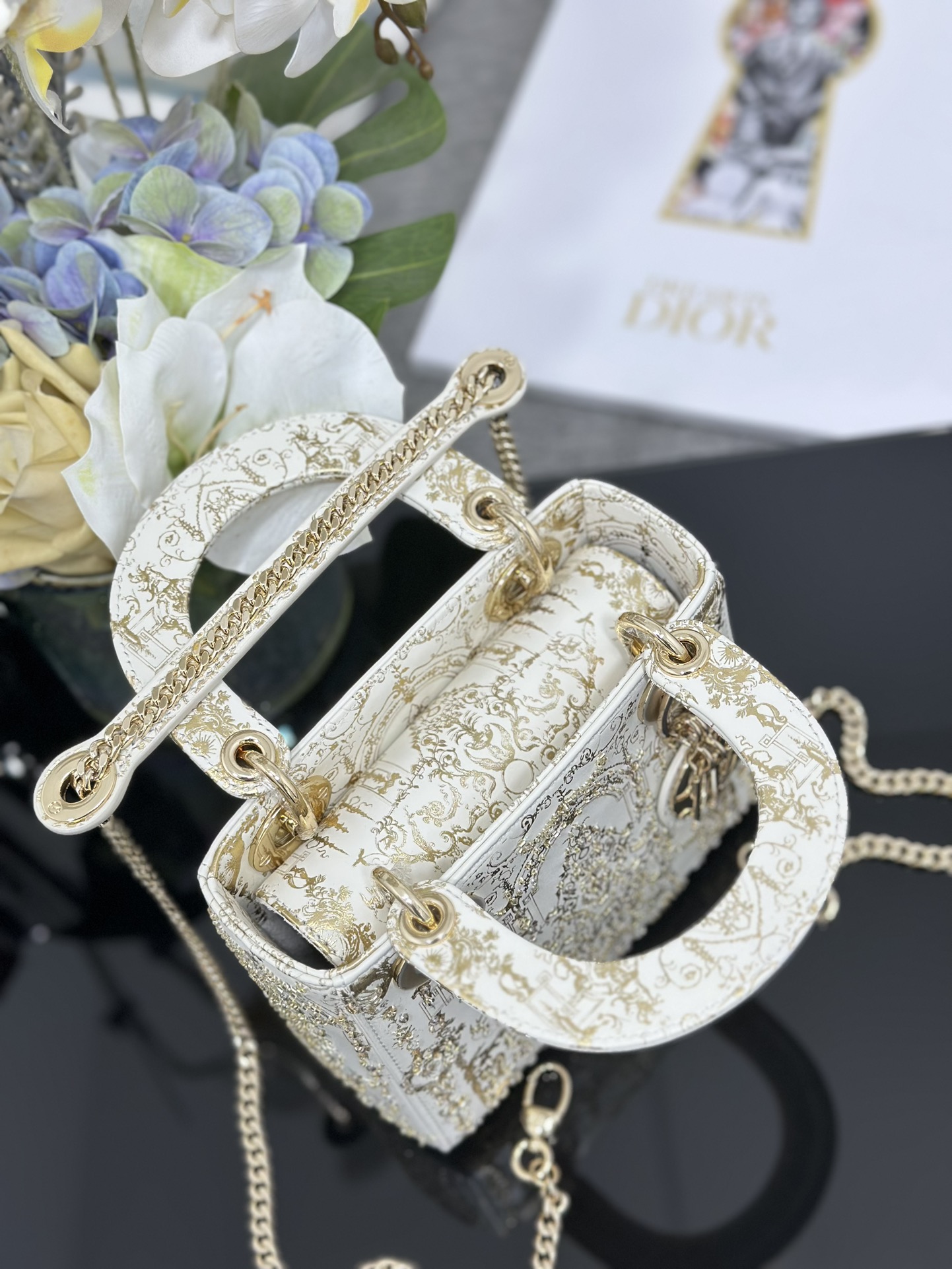 Dior 原單 女款 Lady 白色宮廷刺繡手提包 優雅氣質款| 9 Dior 原單 女款 Lady 白色宮廷刺繡手提包 優雅氣質款