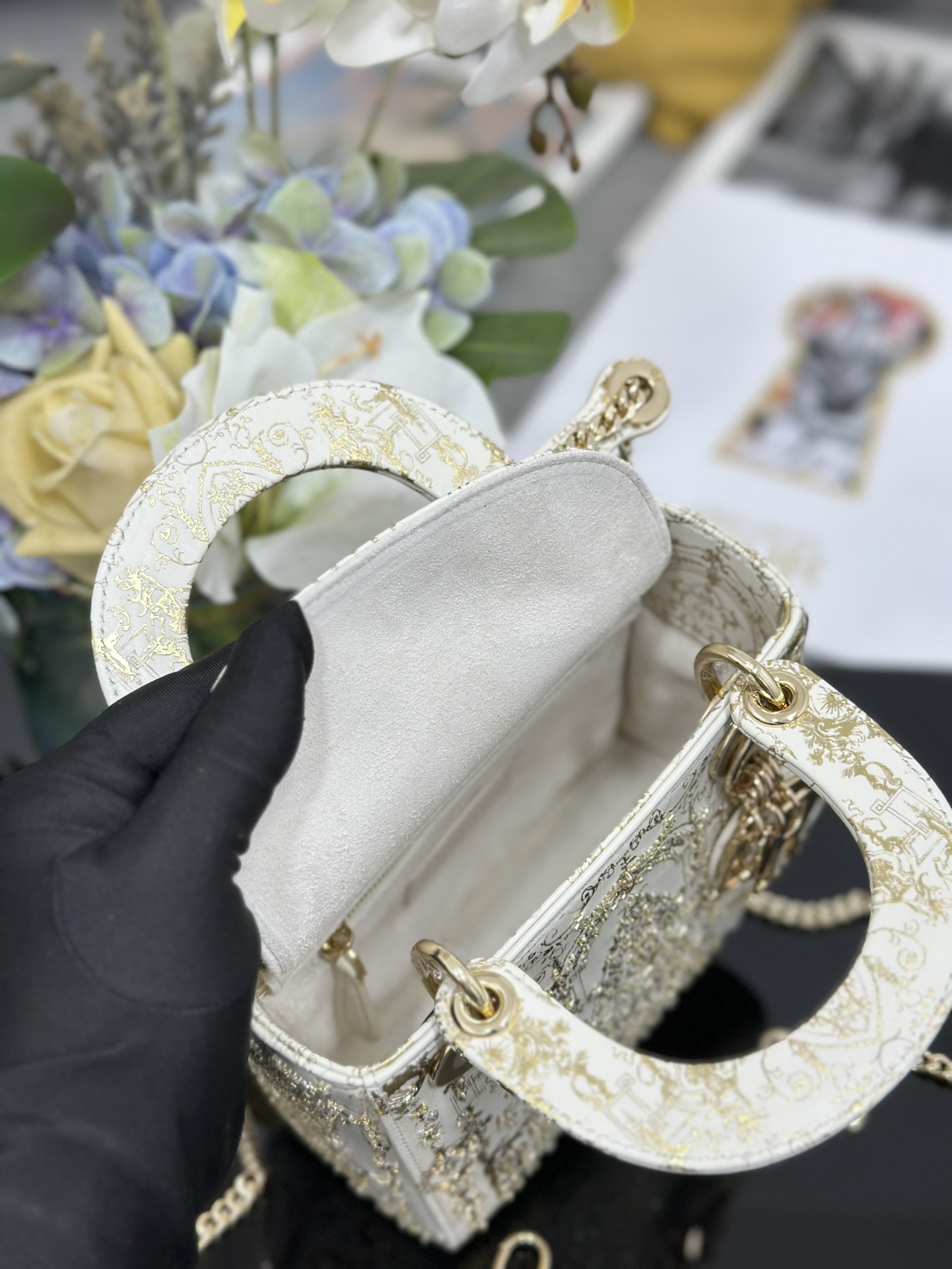 Dior 原單 女款 Lady 白色宮廷刺繡手提包 優雅氣質款| 8 Dior 原單 女款 Lady 白色宮廷刺繡手提包 優雅氣質款