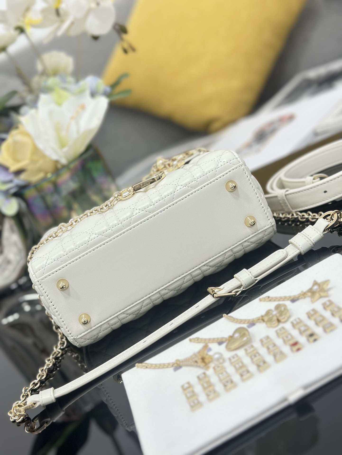 Dior 高仿 女款 Lady 白色藤格紋手提包 經典百搭款