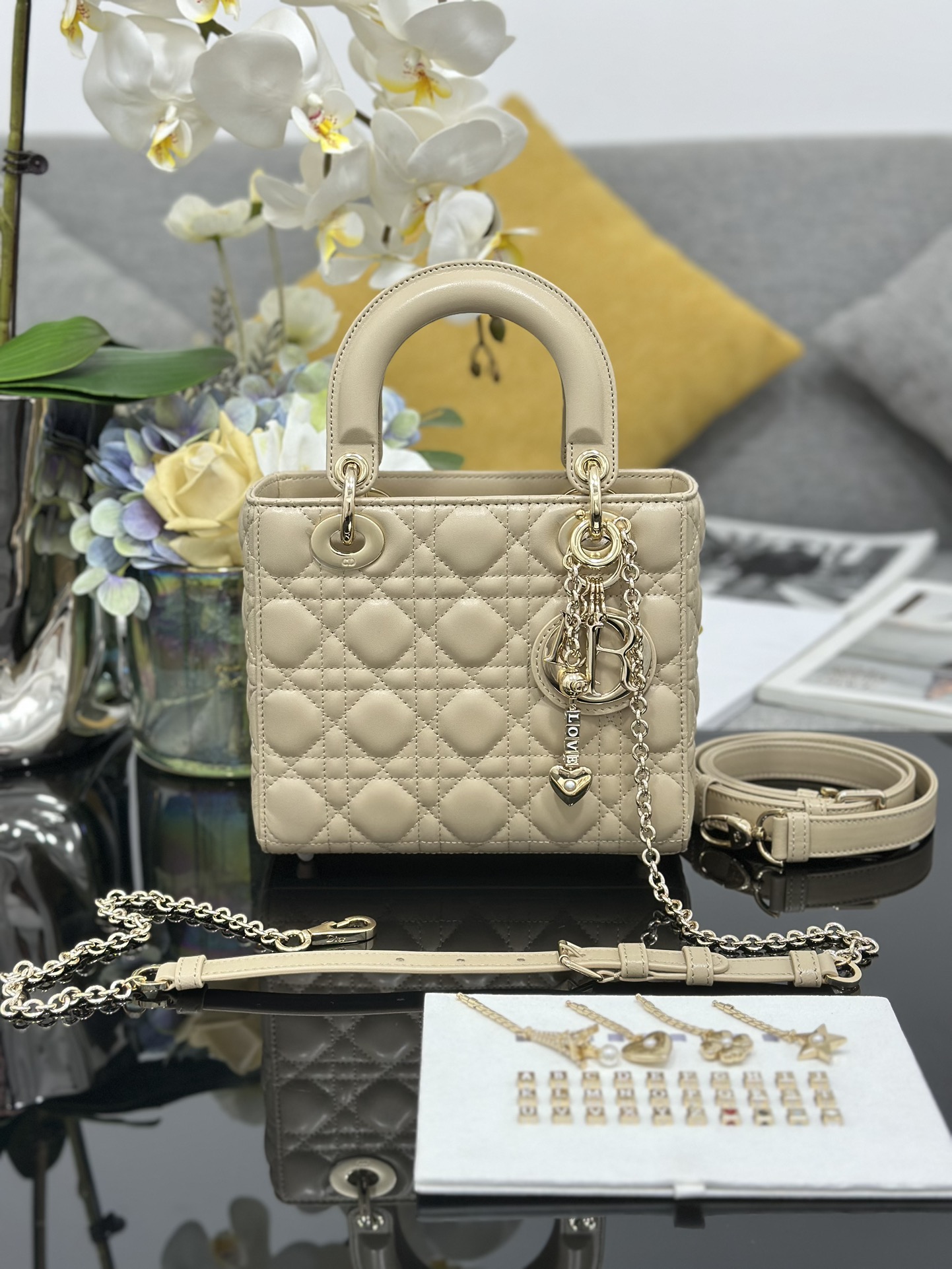 Dior A貨 女款 Lady 杏色藤格紋手提包 溫柔百搭款| 3 Dior A貨 女款 Lady 杏色藤格紋手提包 溫柔百搭款