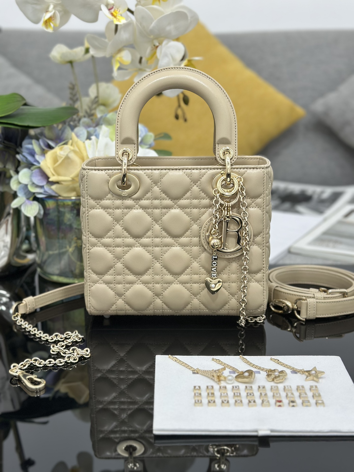 Dior A貨 女款 Lady 杏色藤格紋手提包 溫柔百搭款| 14 Dior A貨 女款 Lady 杏色藤格紋手提包 溫柔百搭款