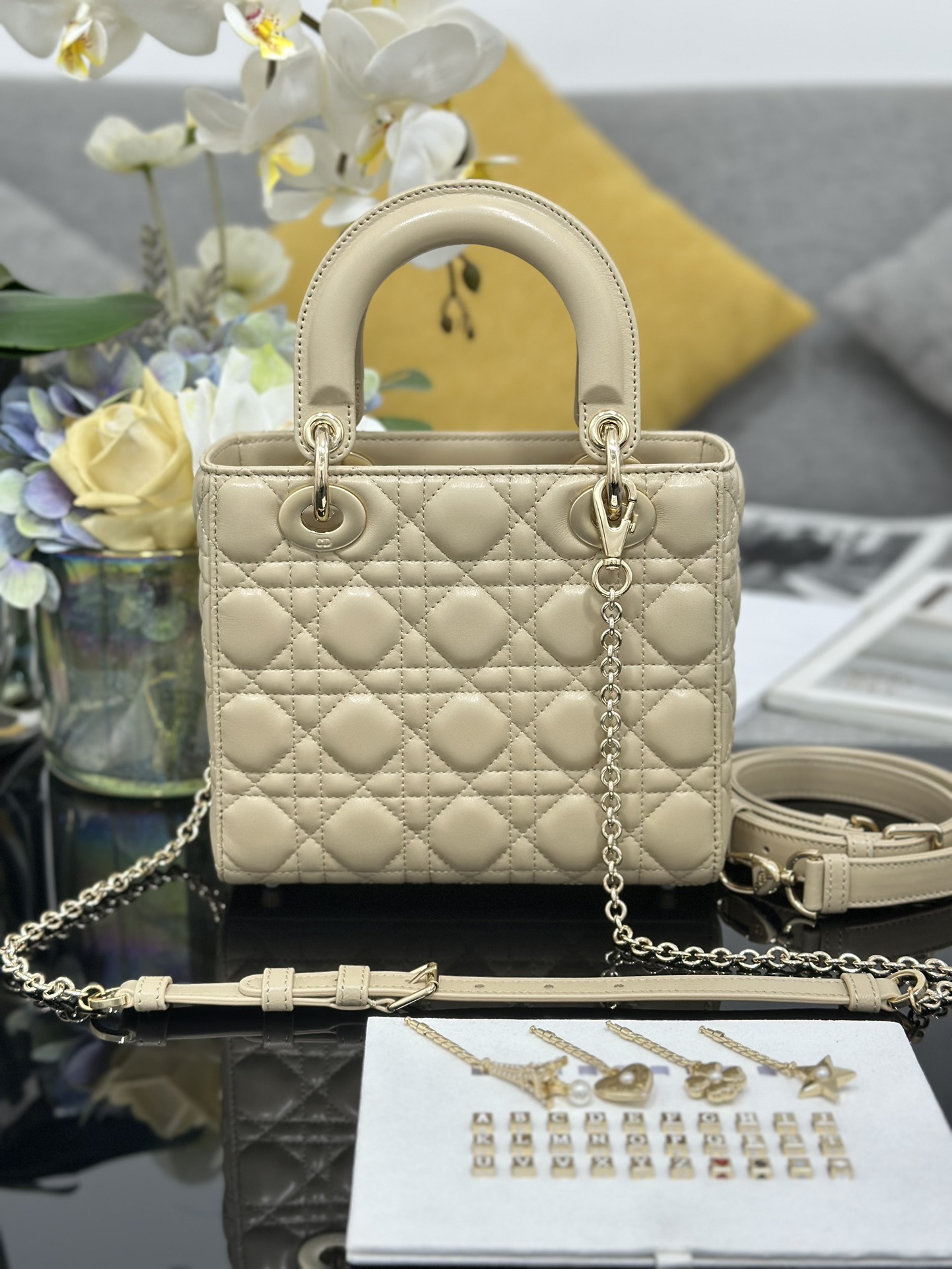 Dior A貨 女款 Lady 杏色藤格紋手提包 溫柔百搭款| 13 Dior A貨 女款 Lady 杏色藤格紋手提包 溫柔百搭款