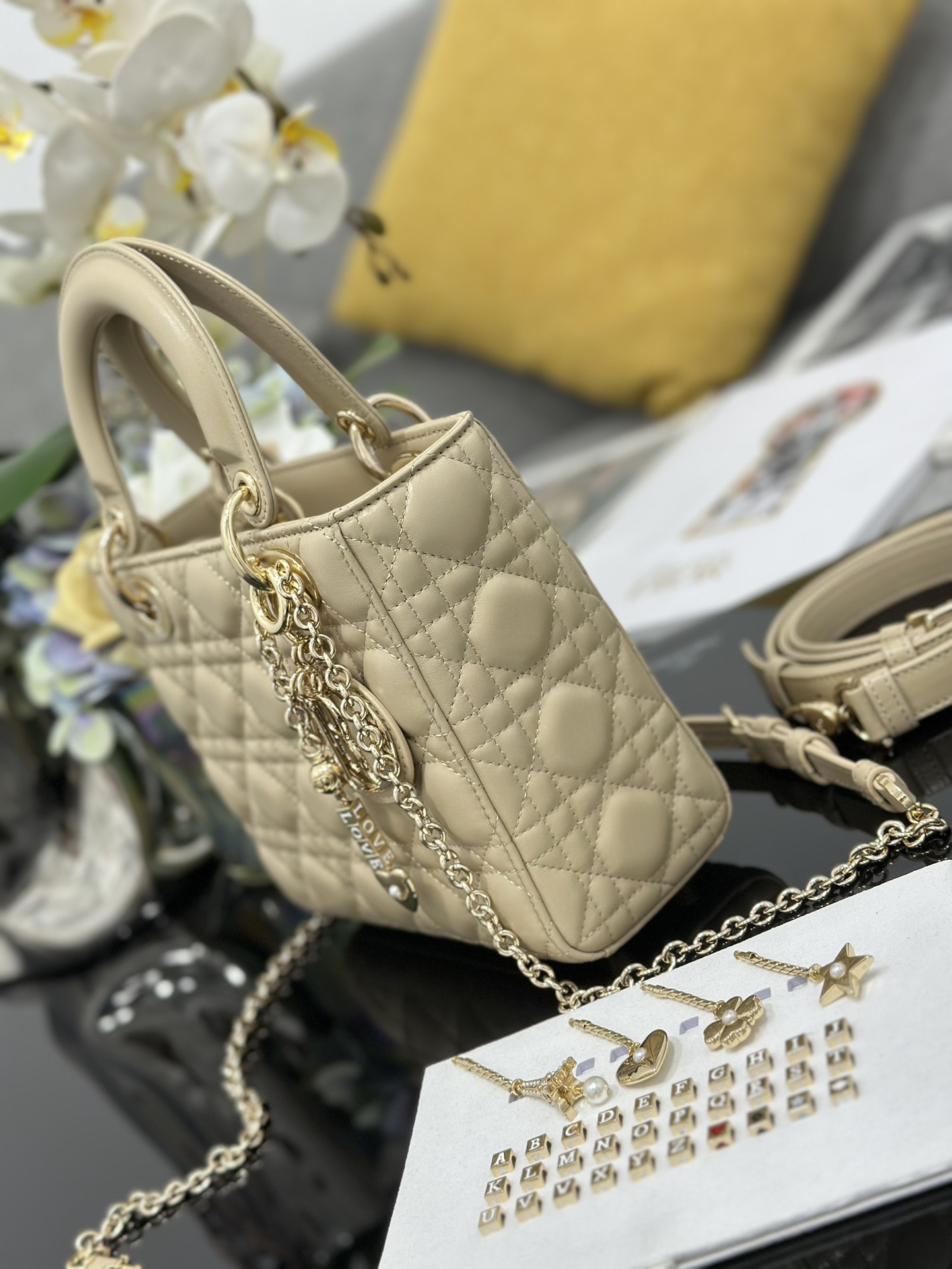 Dior A貨 女款 Lady 杏色藤格紋手提包 溫柔百搭款| 12 Dior A貨 女款 Lady 杏色藤格紋手提包 溫柔百搭款