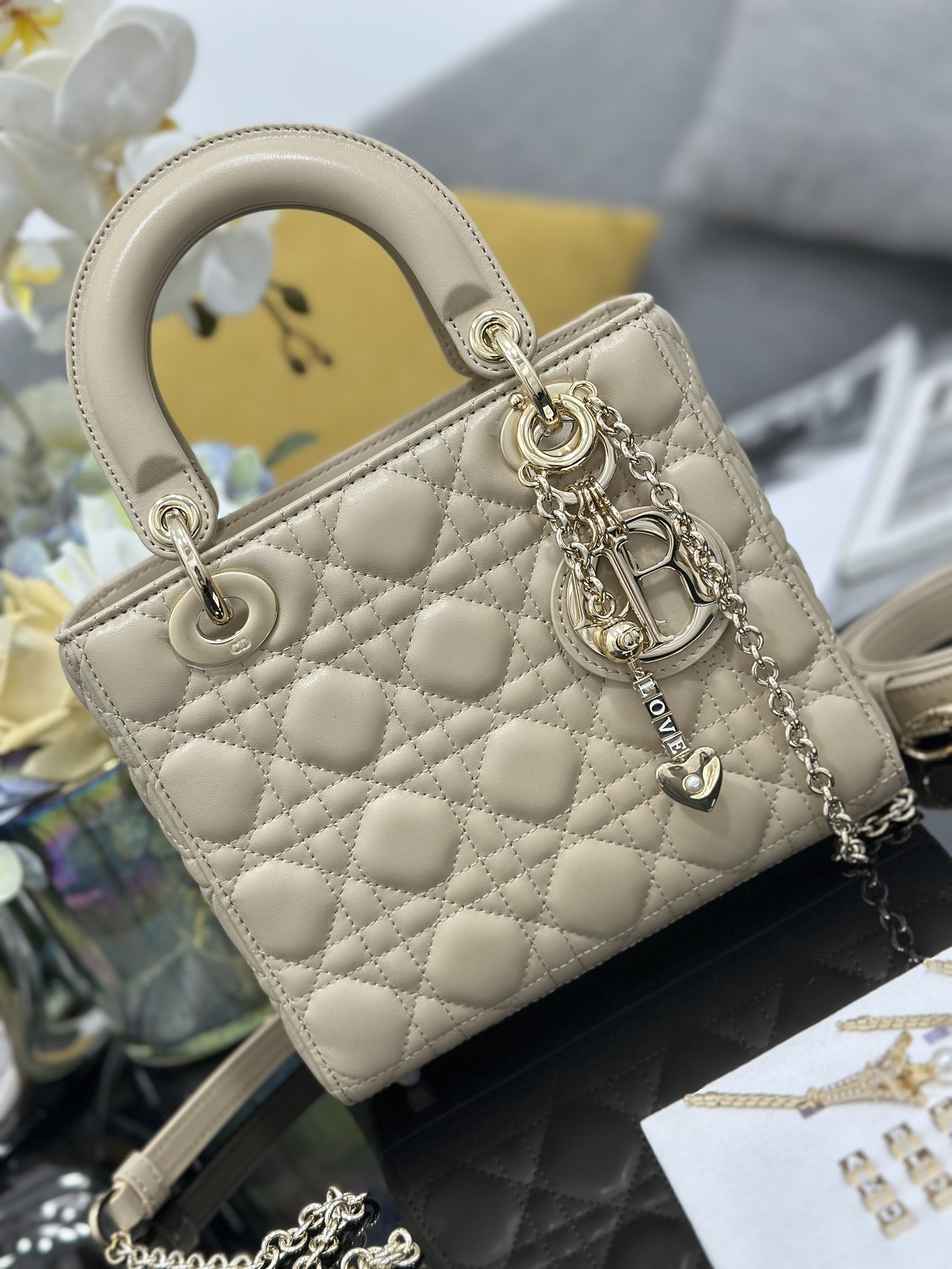 Dior A貨 女款 Lady 杏色藤格紋手提包 溫柔百搭款| 10 Dior A貨 女款 Lady 杏色藤格紋手提包 溫柔百搭款