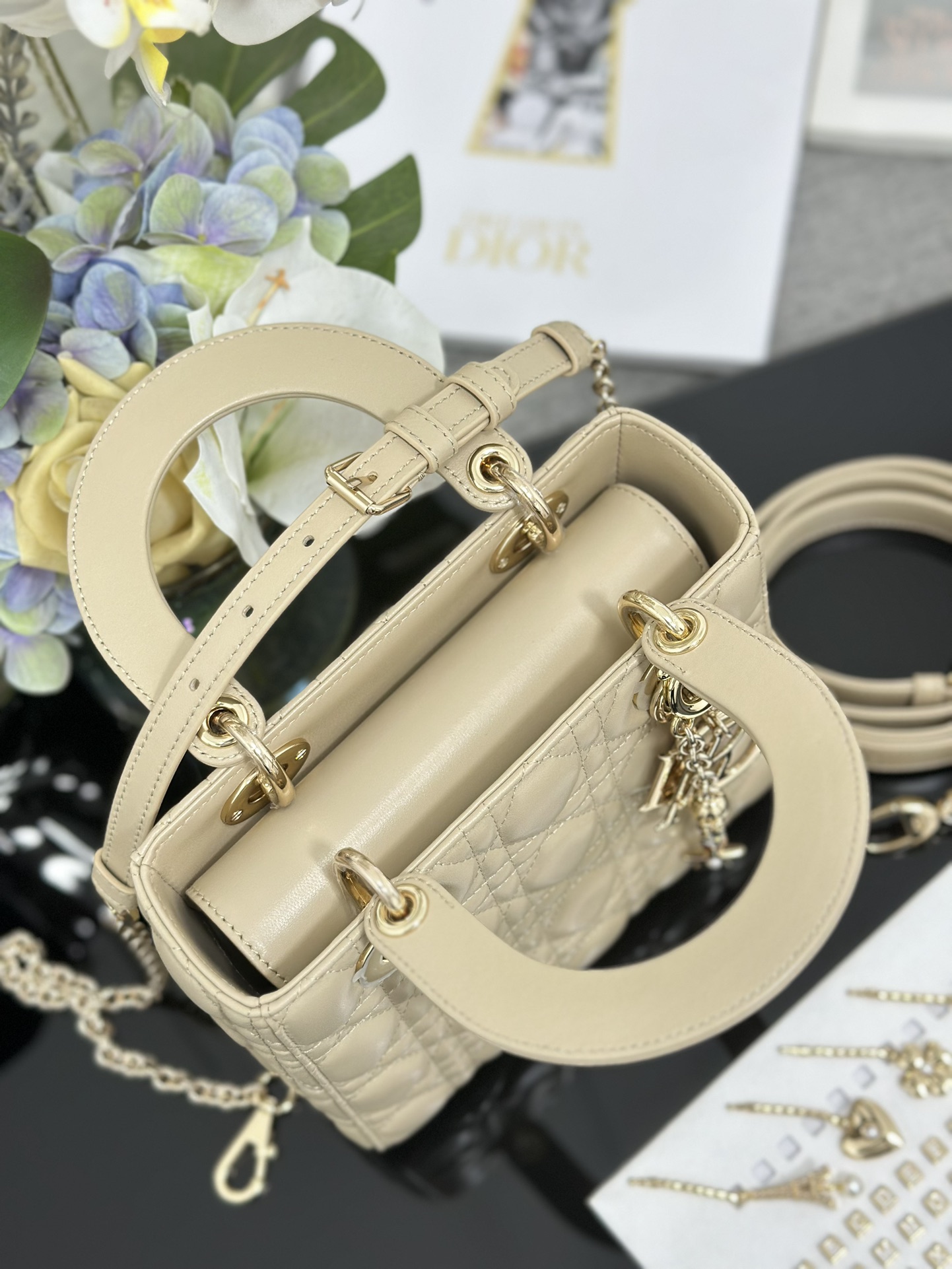 Dior A貨 女款 Lady 杏色藤格紋手提包 溫柔百搭款| 9 Dior A貨 女款 Lady 杏色藤格紋手提包 溫柔百搭款