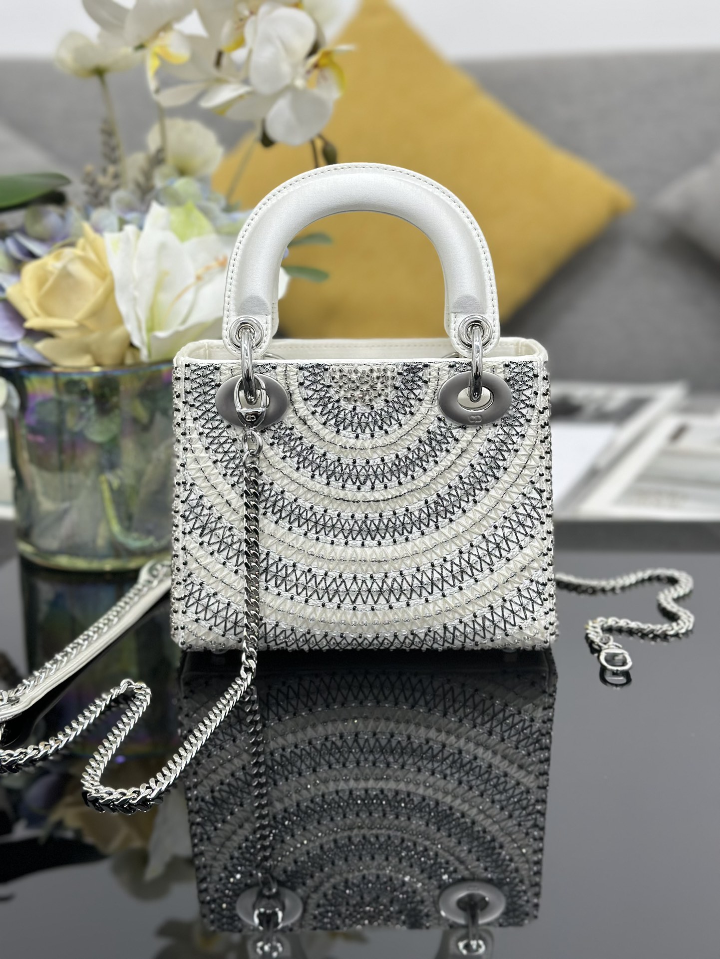 Dior 復刻 女款 Lady 白色弧形刺繡手提包 高級氣質款| 14 Dior 復刻 女款 Lady 白色弧形刺繡手提包 高級氣質款