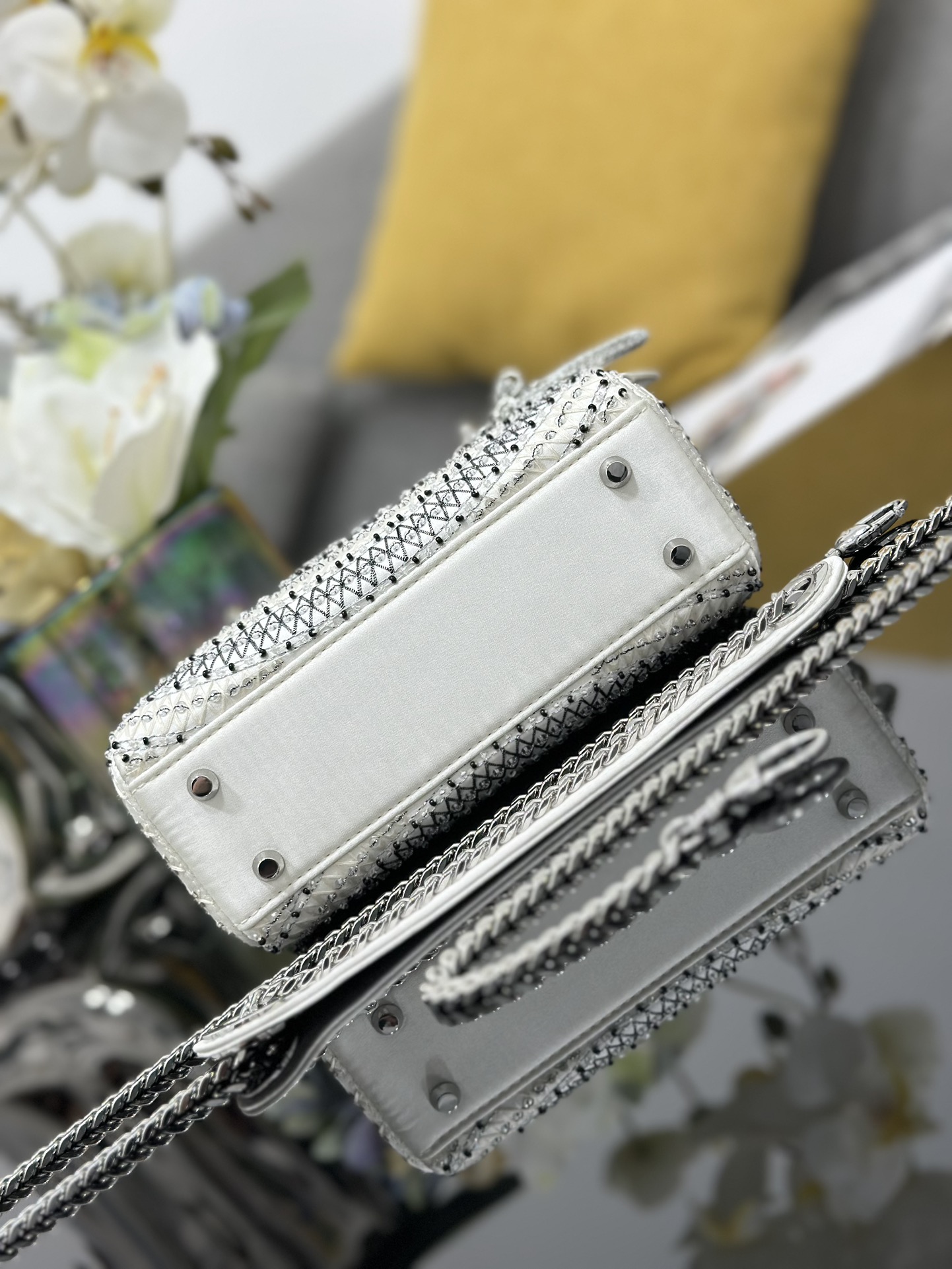 Dior 復刻 女款 Lady 白色弧形刺繡手提包 高級氣質款| 12 Dior 復刻 女款 Lady 白色弧形刺繡手提包 高級氣質款