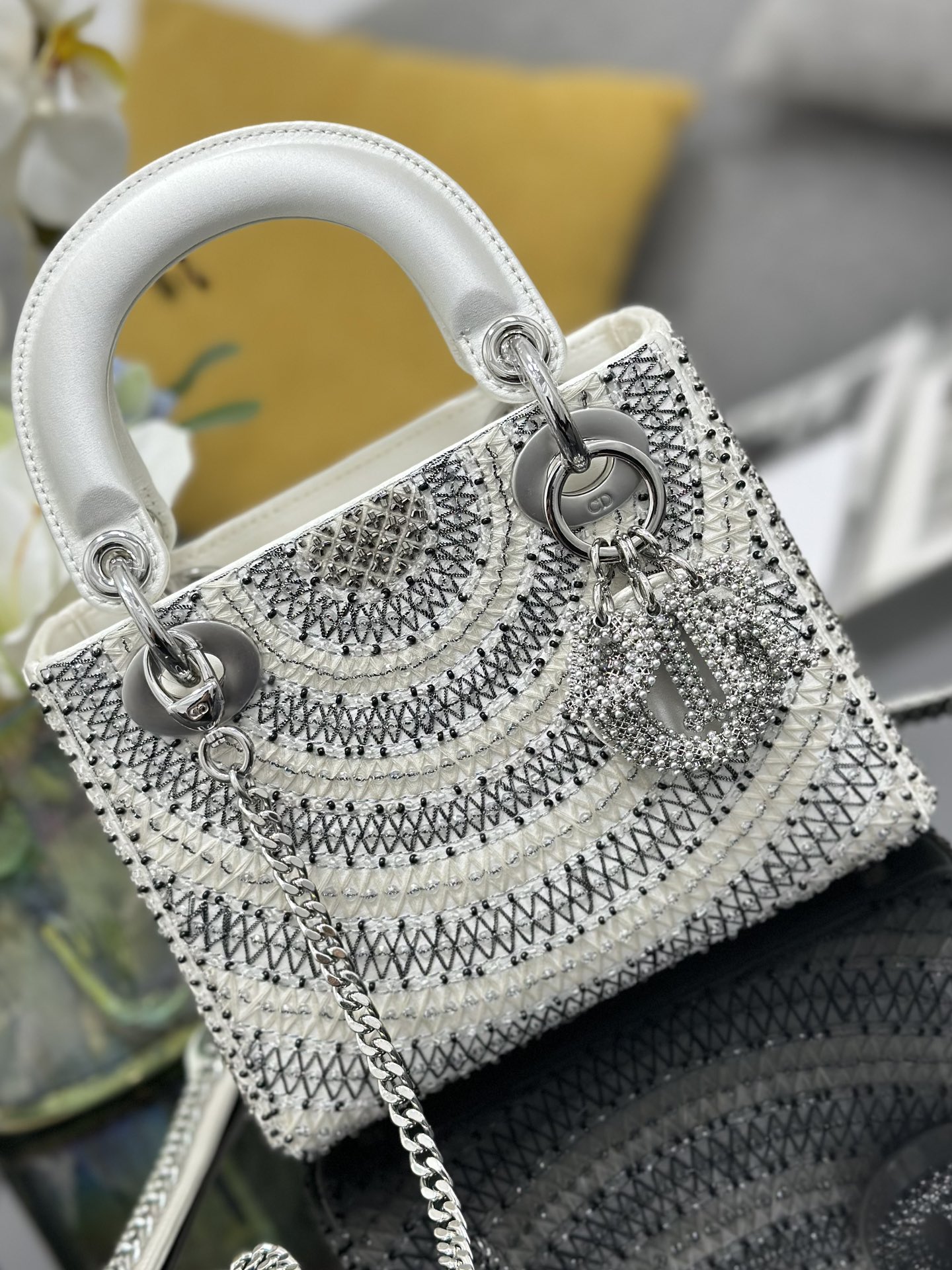 Dior 復刻 女款 Lady 白色弧形刺繡手提包 高級氣質款| 11 Dior 復刻 女款 Lady 白色弧形刺繡手提包 高級氣質款