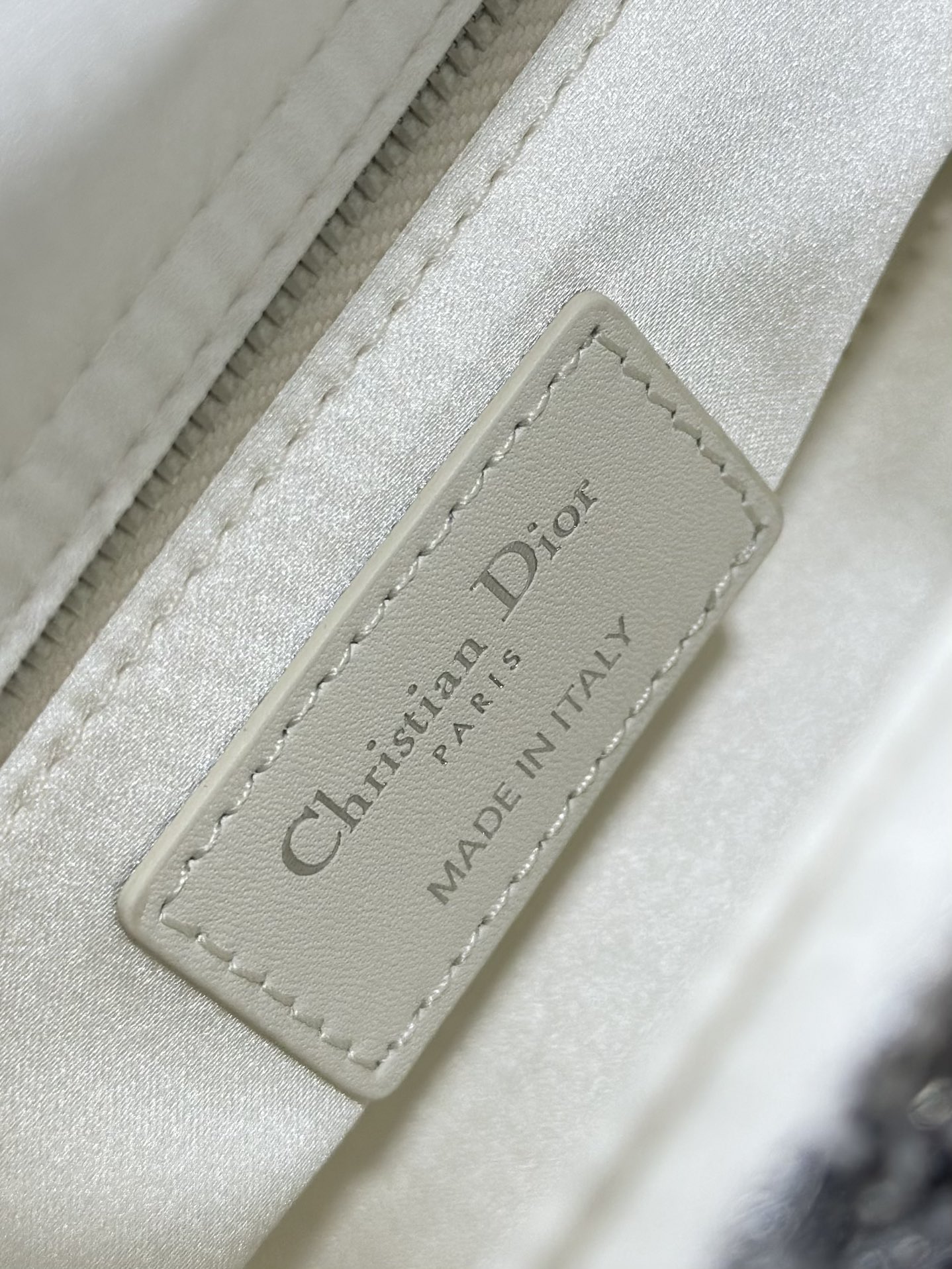 Dior 復刻 女款 Lady 白色弧形刺繡手提包 高級氣質款| 7 Dior 復刻 女款 Lady 白色弧形刺繡手提包 高級氣質款