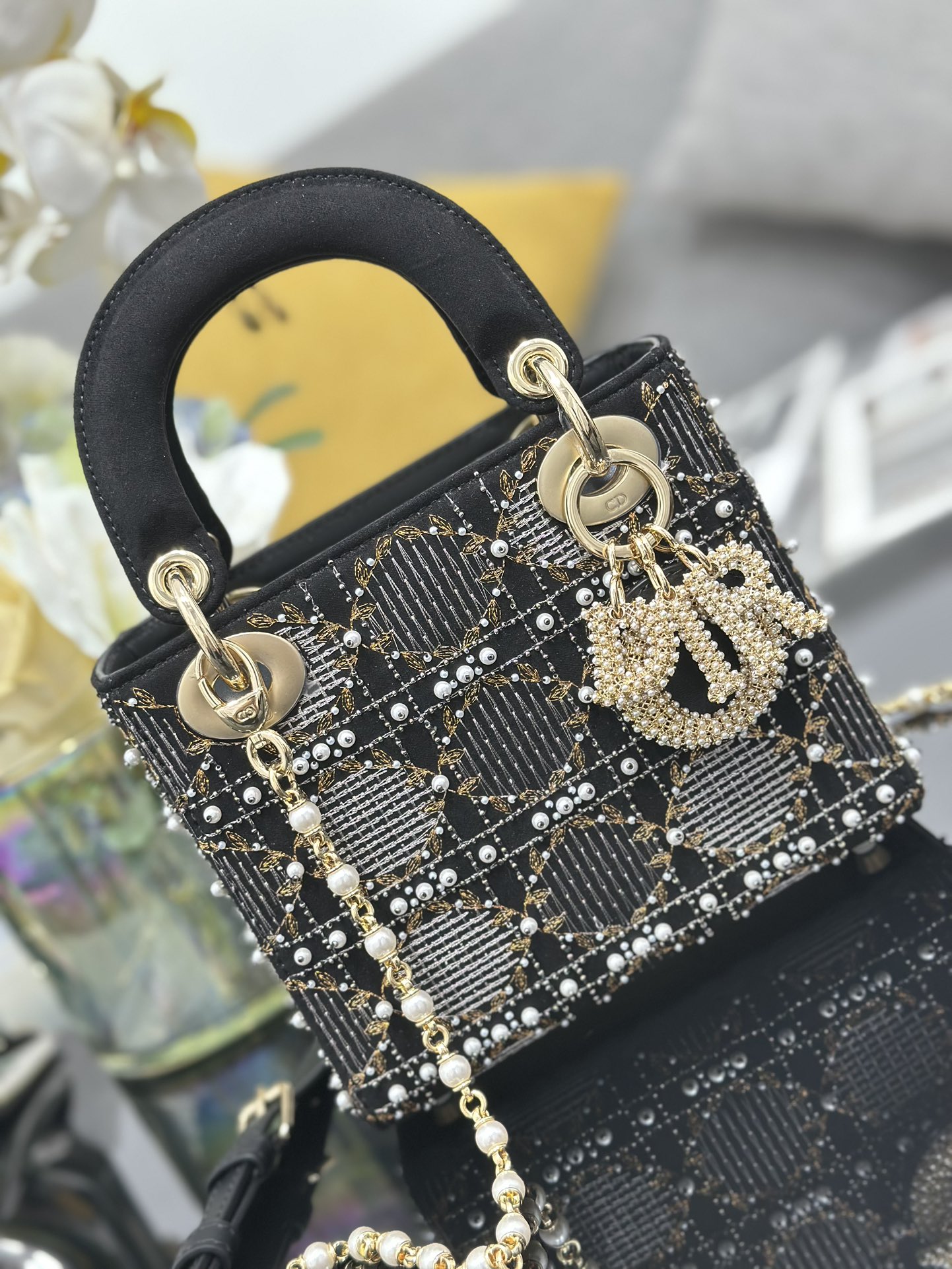 Dior 高仿 女款 Lady 黑色金線刺繡手提包 高端質感款| 11 Dior 高仿 女款 Lady 黑色金線刺繡手提包 高端質感款