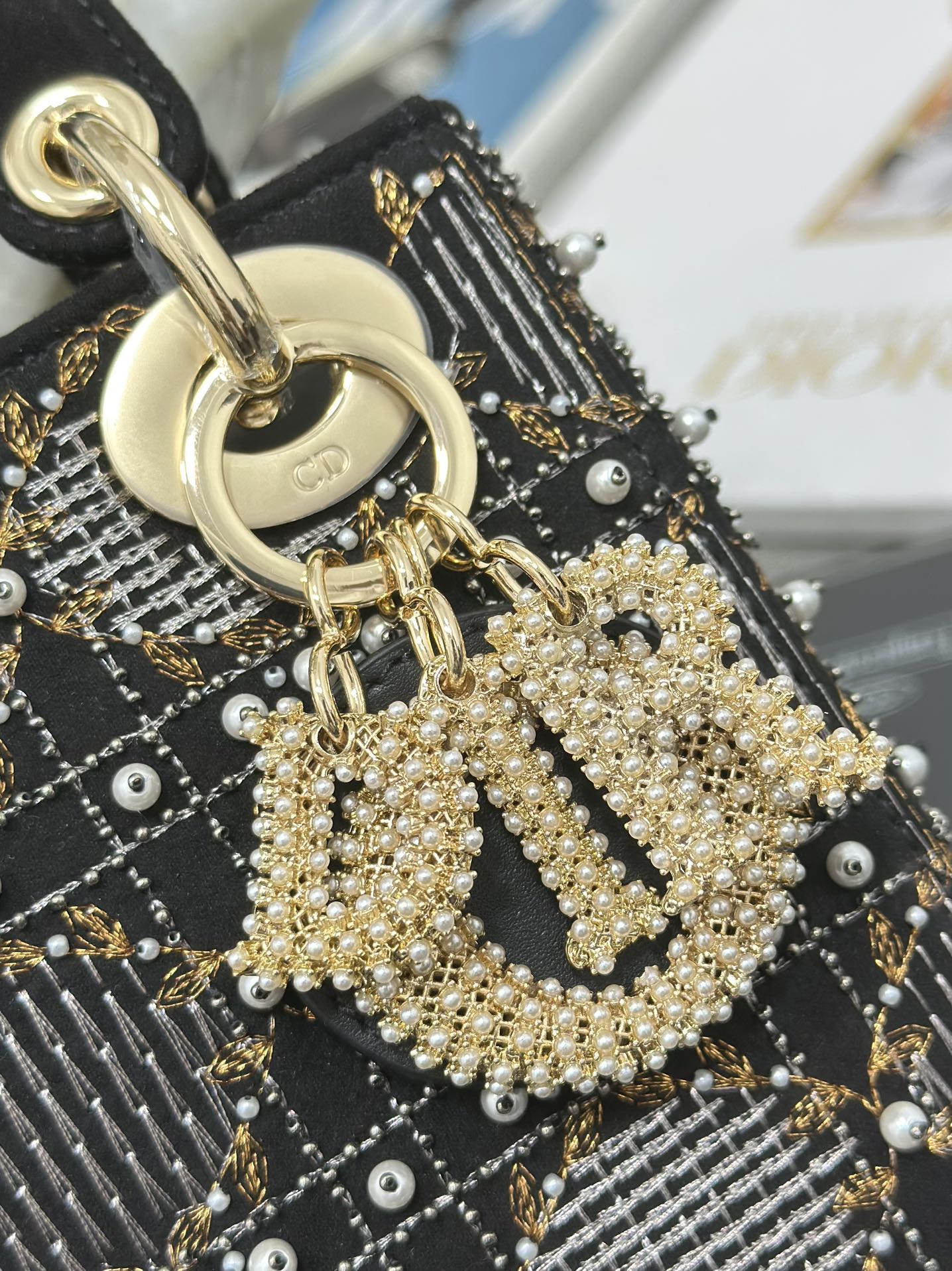 Dior 高仿 女款 Lady 黑色金線刺繡手提包 高端質感款| 10 Dior 高仿 女款 Lady 黑色金線刺繡手提包 高端質感款