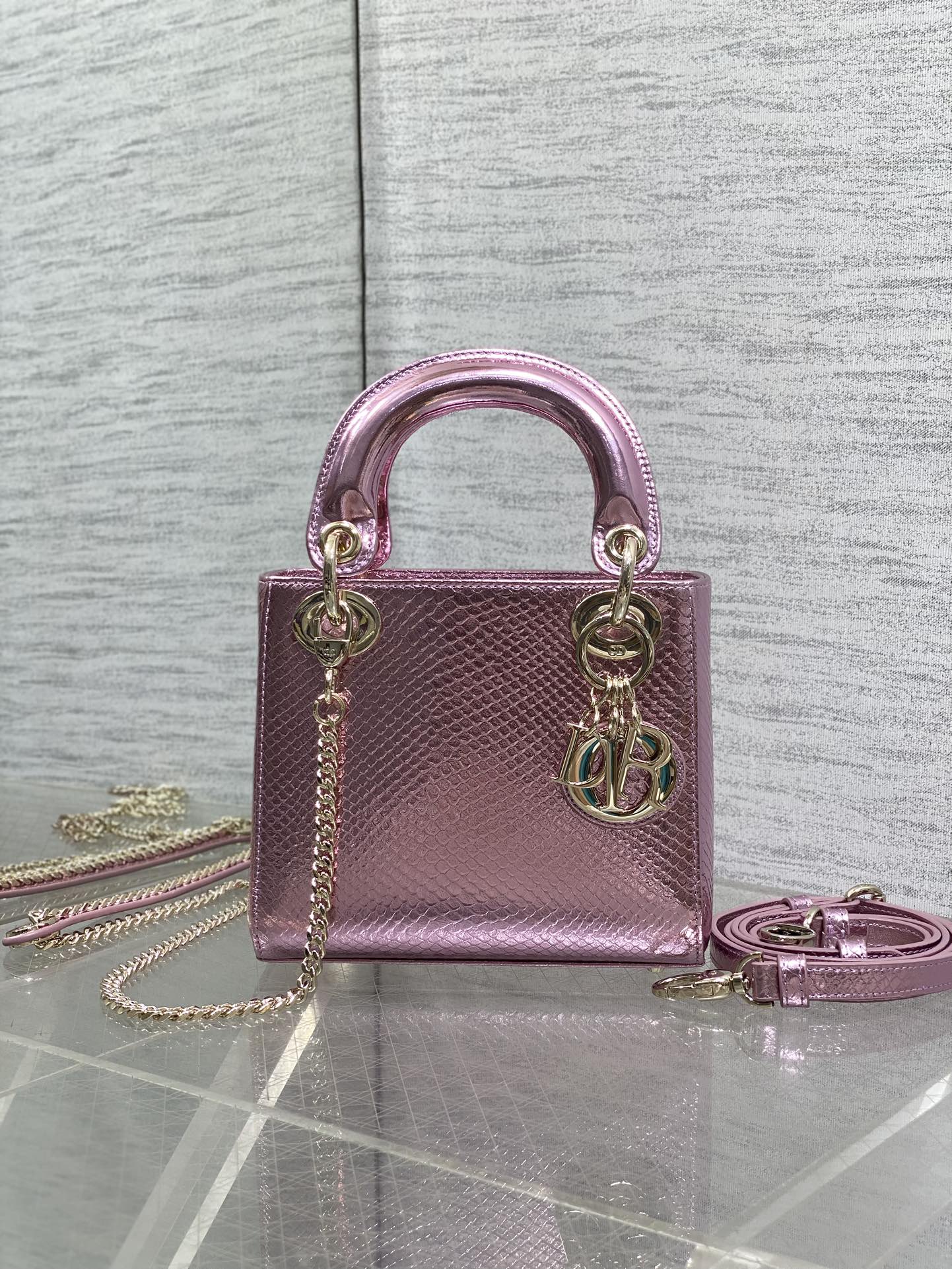 Dior A貨 女款 Lady 粉色亮面手提包 時尚甜美款| 3 Dior A貨 女款 Lady 粉色亮面手提包 時尚甜美款