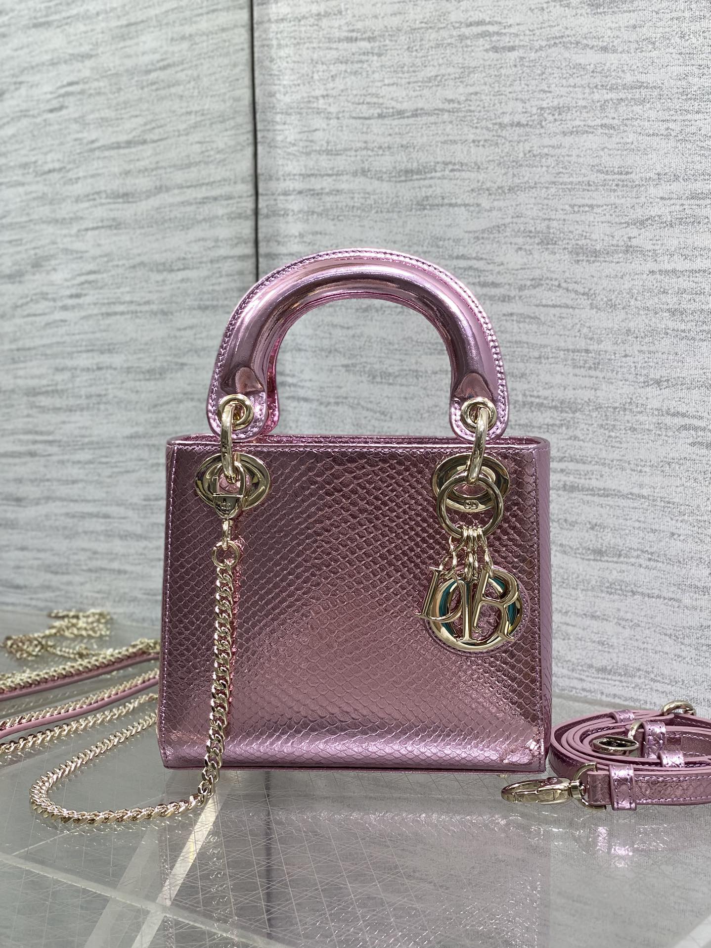 Dior A貨 女款 Lady 粉色亮面手提包 時尚甜美款| 14 Dior A貨 女款 Lady 粉色亮面手提包 時尚甜美款