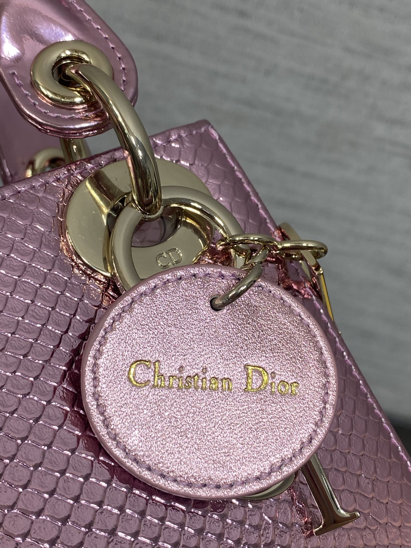 Dior A貨 女款 Lady 粉色亮面手提包 時尚甜美款| 12 Dior A貨 女款 Lady 粉色亮面手提包 時尚甜美款