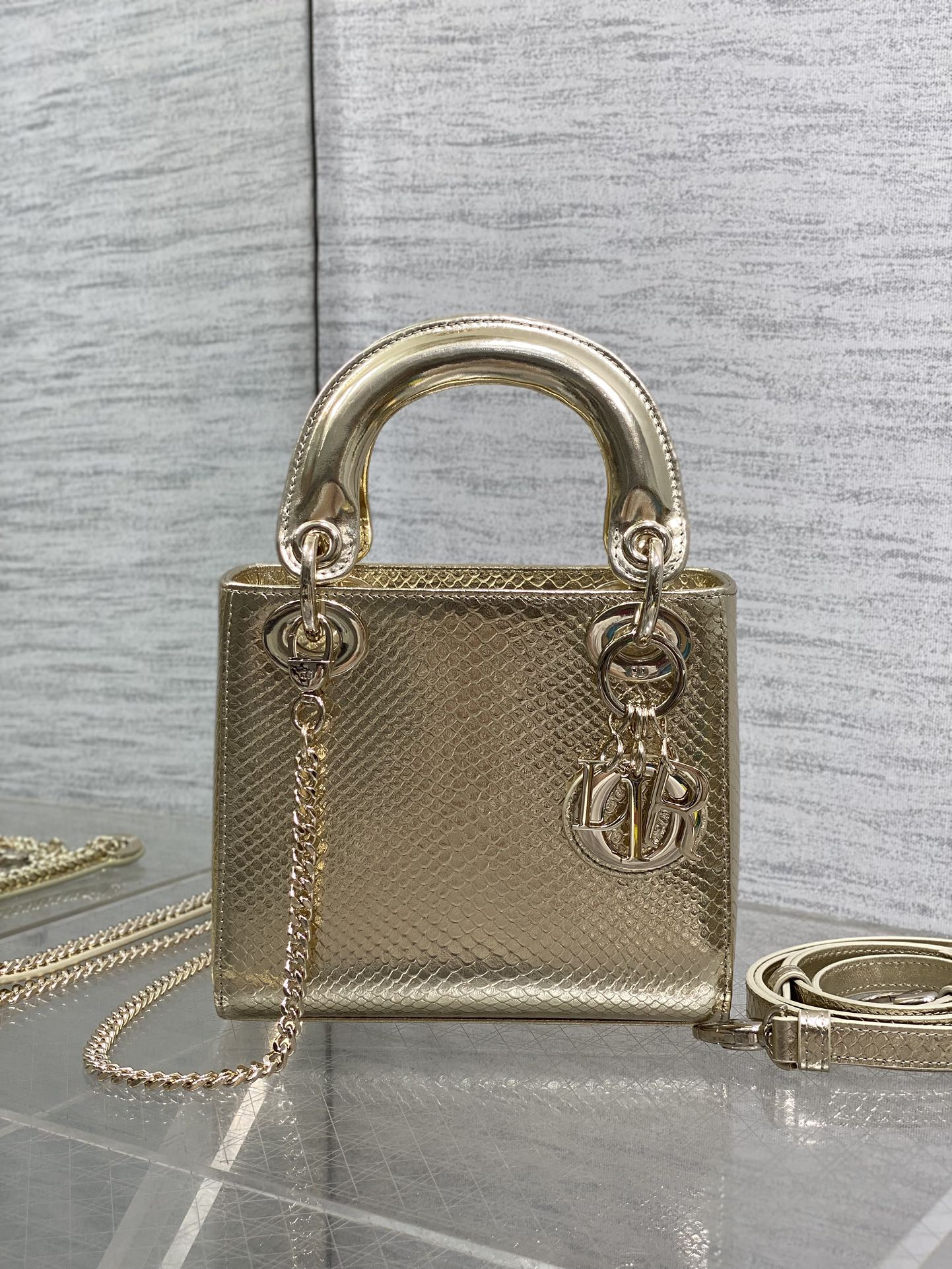 Dior 高仿 女款 Lady 金色亮面壓紋手提包 高端時尚款| 14 Dior 高仿 女款 Lady 金色亮面壓紋手提包 高端時尚款