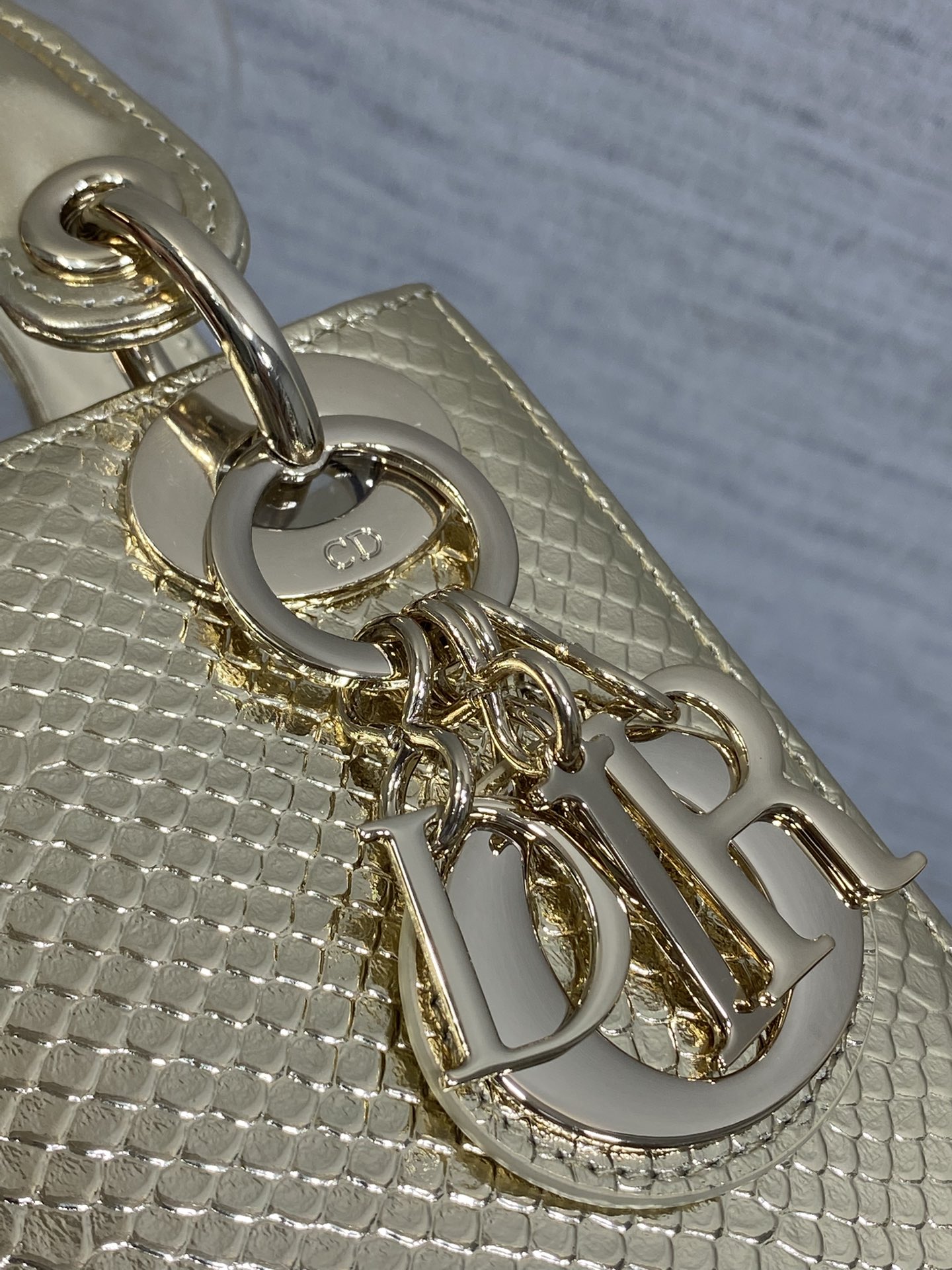 Dior 高仿 女款 Lady 金色亮面壓紋手提包 高端時尚款| 13 Dior 高仿 女款 Lady 金色亮面壓紋手提包 高端時尚款