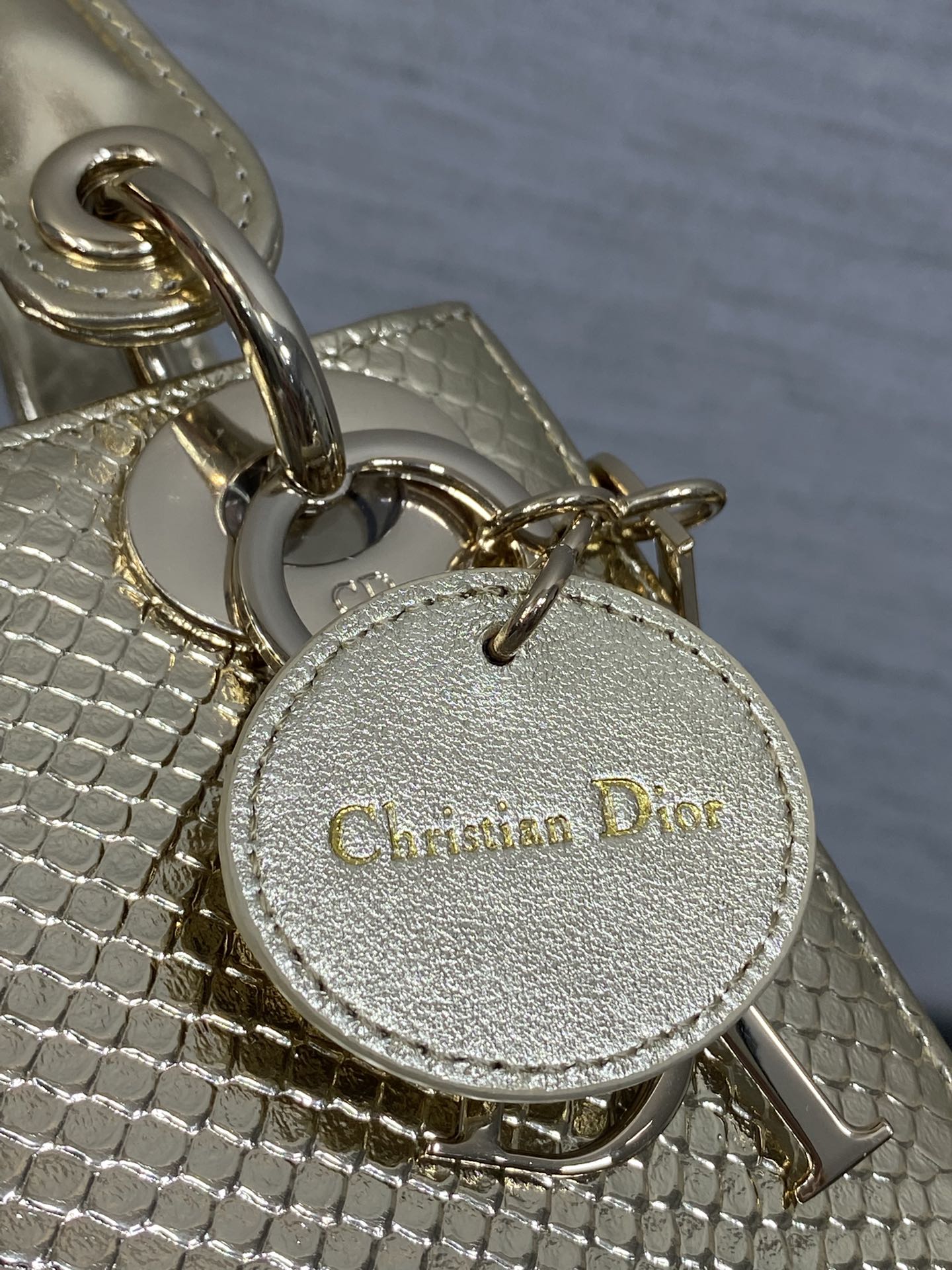 Dior 高仿 女款 Lady 金色亮面壓紋手提包 高端時尚款| 12 Dior 高仿 女款 Lady 金色亮面壓紋手提包 高端時尚款
