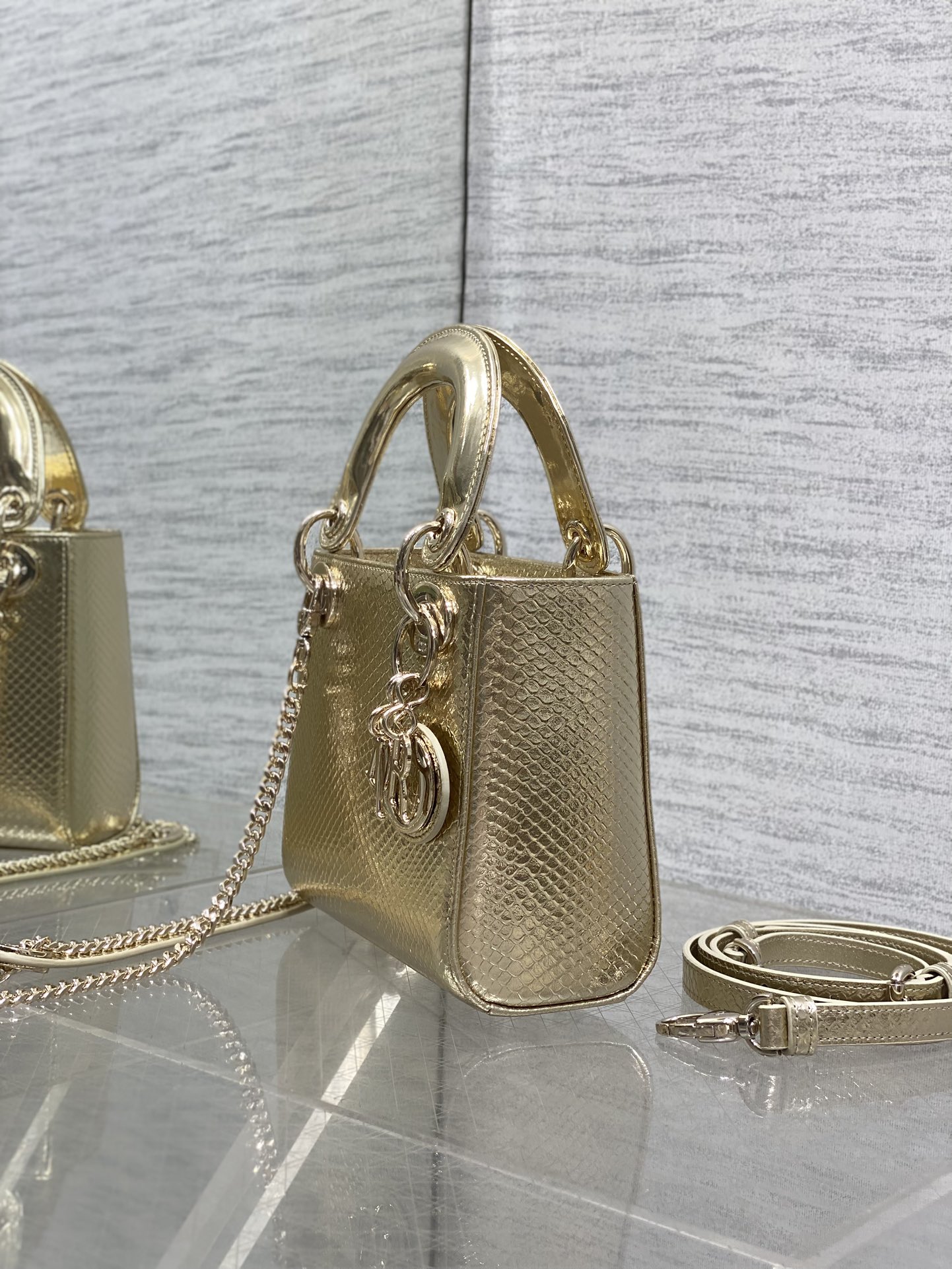 Dior 高仿 女款 Lady 金色亮面壓紋手提包 高端時尚款| 10 Dior 高仿 女款 Lady 金色亮面壓紋手提包 高端時尚款