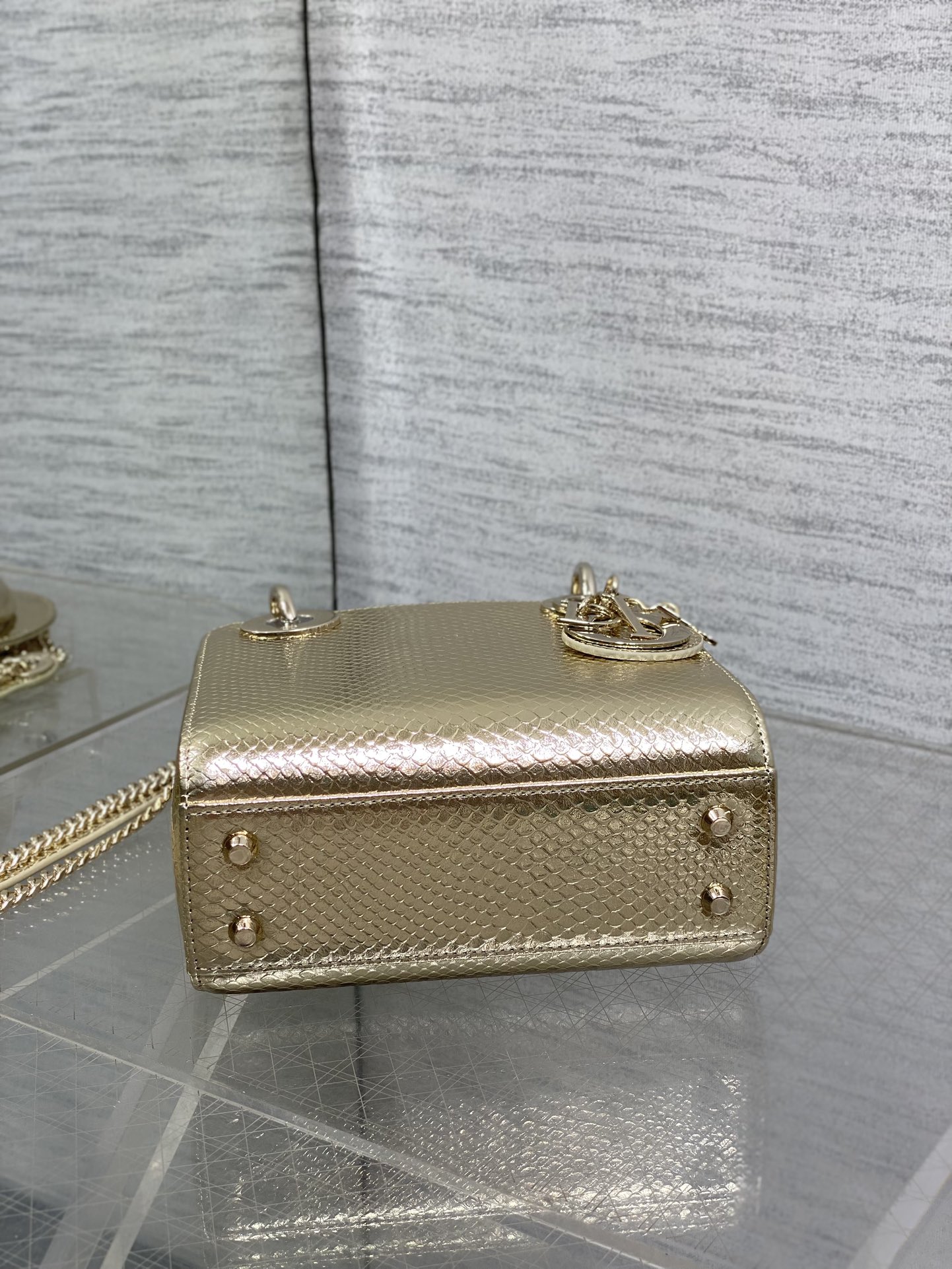 Dior 高仿 女款 Lady 金色亮面壓紋手提包 高端時尚款| 9 Dior 高仿 女款 Lady 金色亮面壓紋手提包 高端時尚款