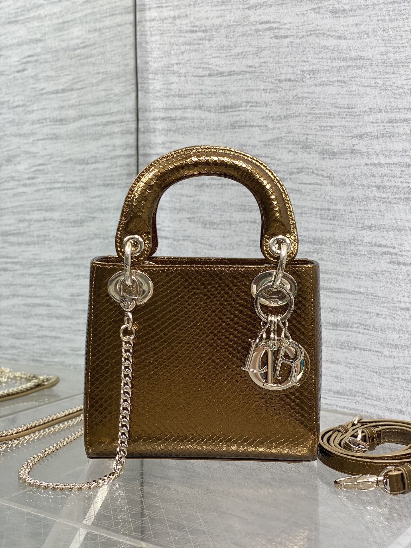 Dior 一比一 女款 Lady 咖啡金亮面手提包 氣質百搭款| 14 Dior 一比一 女款 Lady 咖啡金亮面手提包 氣質百搭款
