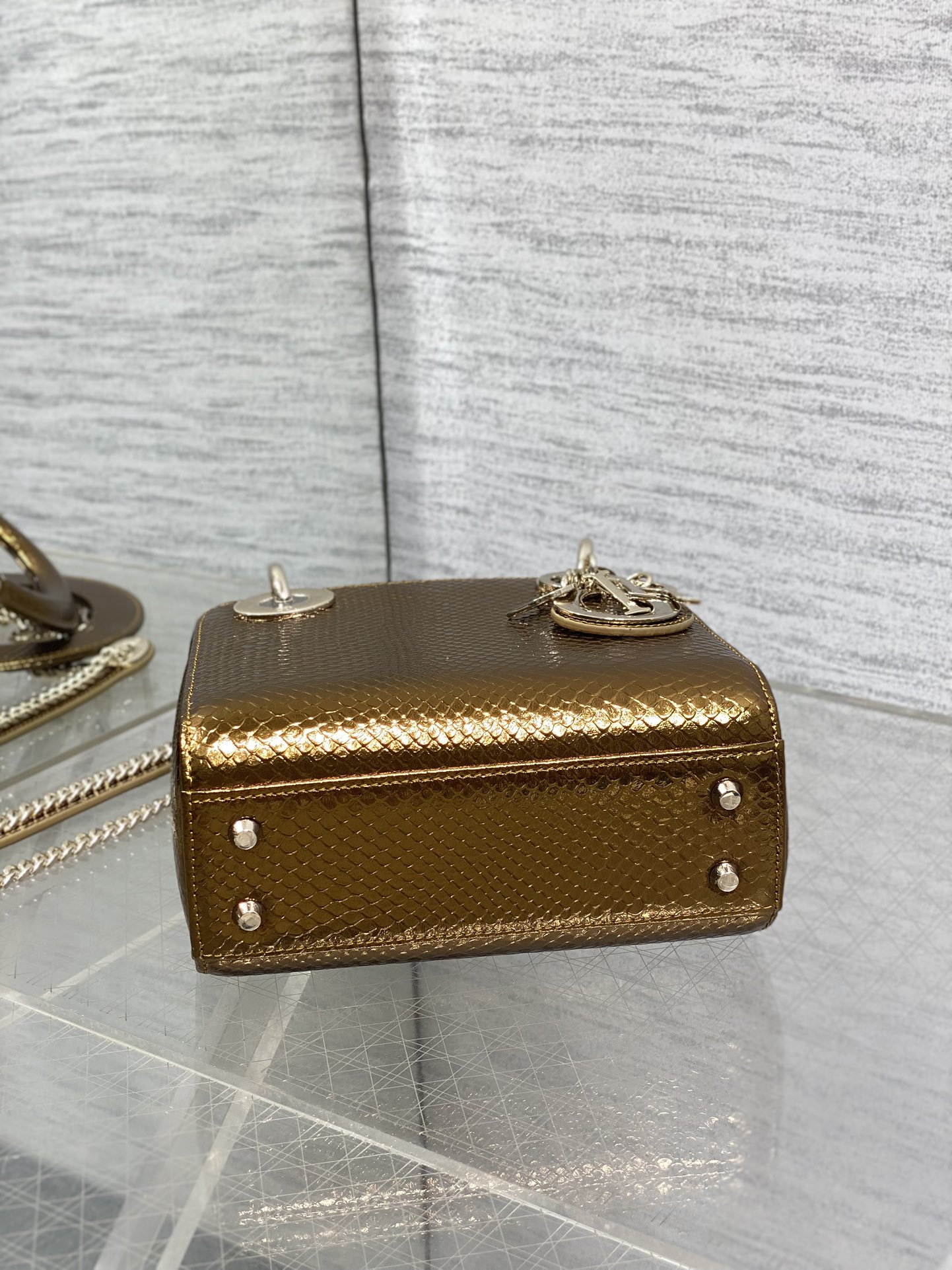 Dior 一比一 女款 Lady 咖啡金亮面手提包 氣質百搭款| 9 Dior 一比一 女款 Lady 咖啡金亮面手提包 氣質百搭款