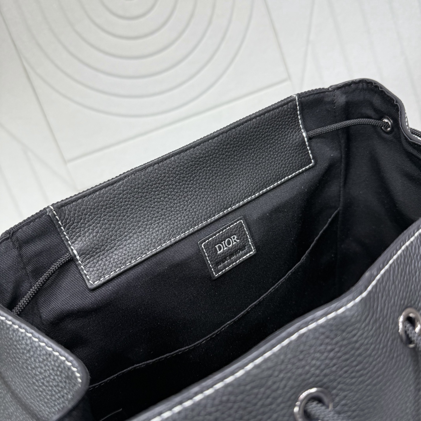 Dior 一比一全皮革後背包 黑色簡約設計 商務休閒雙肩包