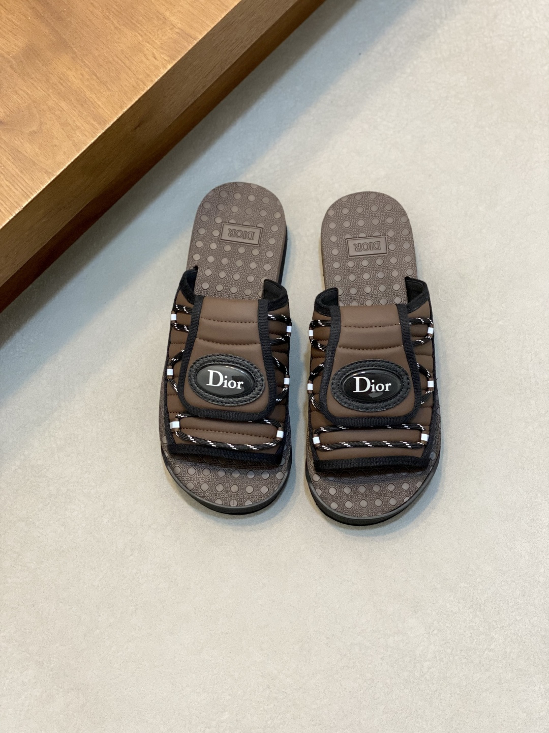 Dior 迪奧 高仿男士運動涼拖 Cushion綁帶設計棕色厚底休閒拖