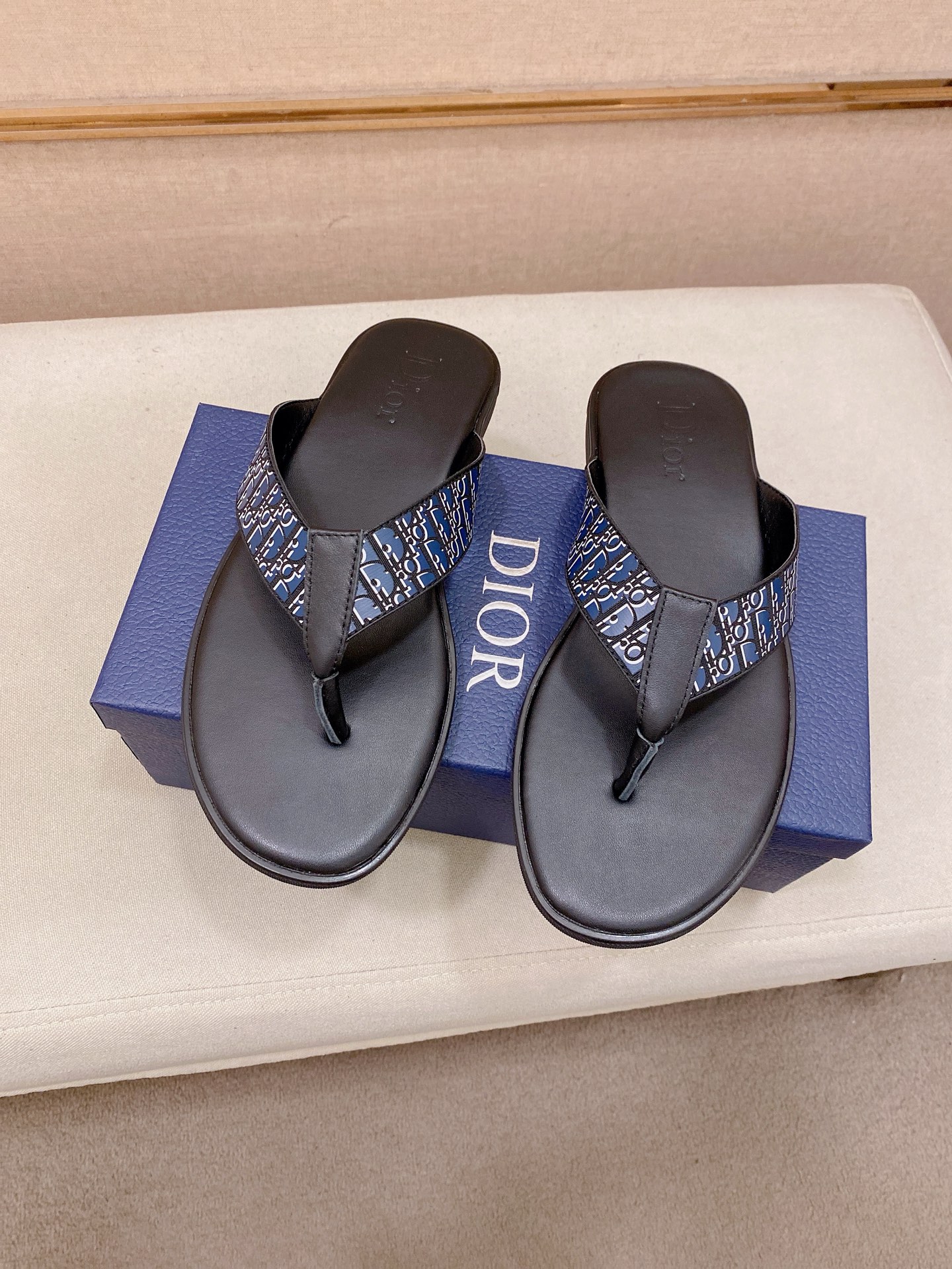 Dior 迪奧 高仿男士夾腳涼拖 Oblique藍色印花人字拖休閒百搭款| 9 Dior 迪奧 高仿男士夾腳涼拖 Oblique藍色印花人字拖休閒百搭款