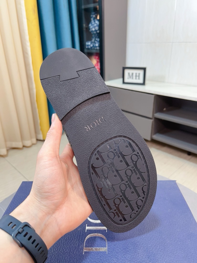 Dior 原單男士夾腳涼拖 壓紋皮革設計黑色高質感休閒拖| 6 Dior 原單男士夾腳涼拖 壓紋皮革設計黑色高質感休閒拖