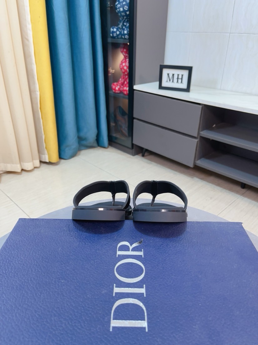 Dior 原單男士夾腳涼拖 壓紋皮革設計黑色高質感休閒拖| 5 Dior 原單男士夾腳涼拖 壓紋皮革設計黑色高質感休閒拖