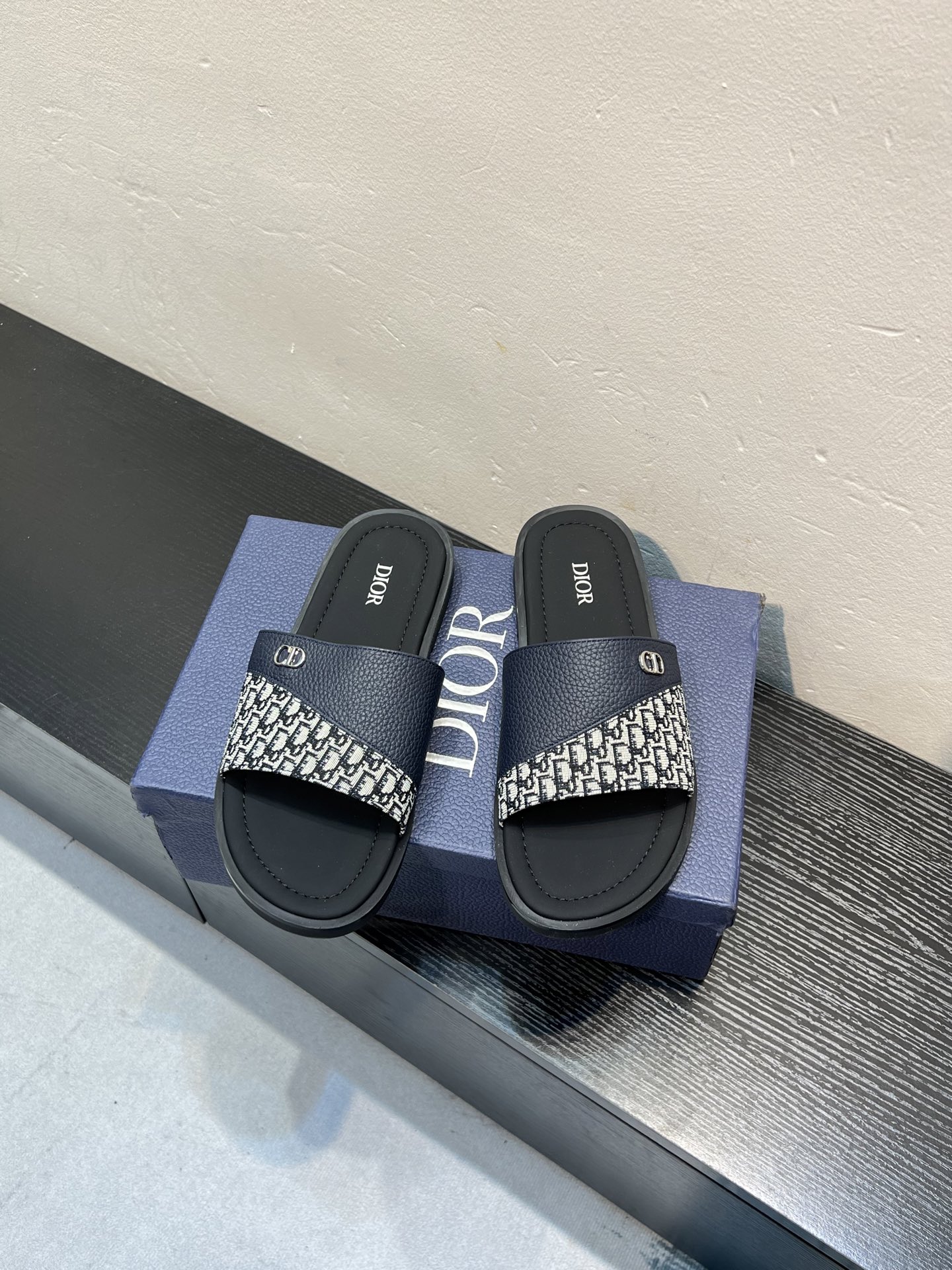 Dior 一比一男士涼拖 CD金屬標誌拼接黑白Oblique休閒拖