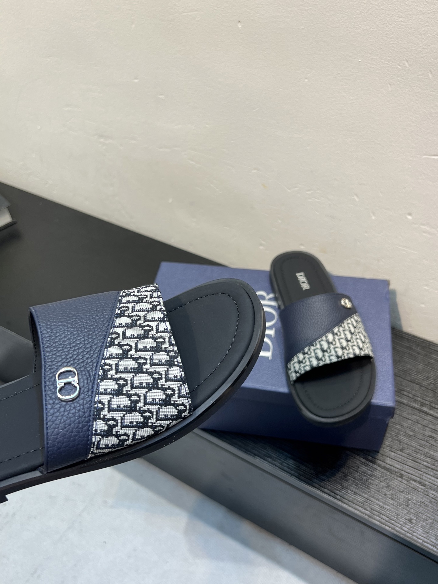 Dior 一比一男士涼拖 CD金屬標誌拼接黑白Oblique休閒拖