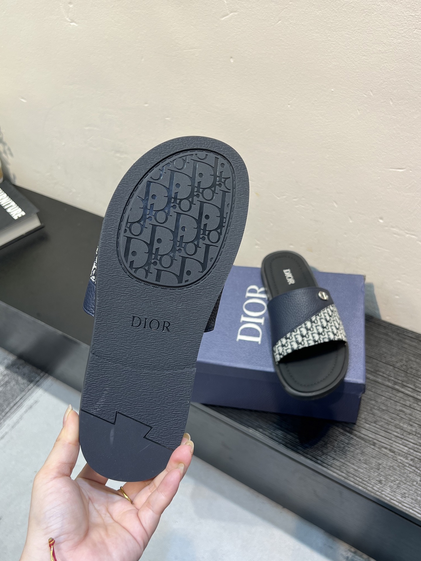 Dior 一比一男士涼拖 CD金屬標誌拼接黑白Oblique休閒拖