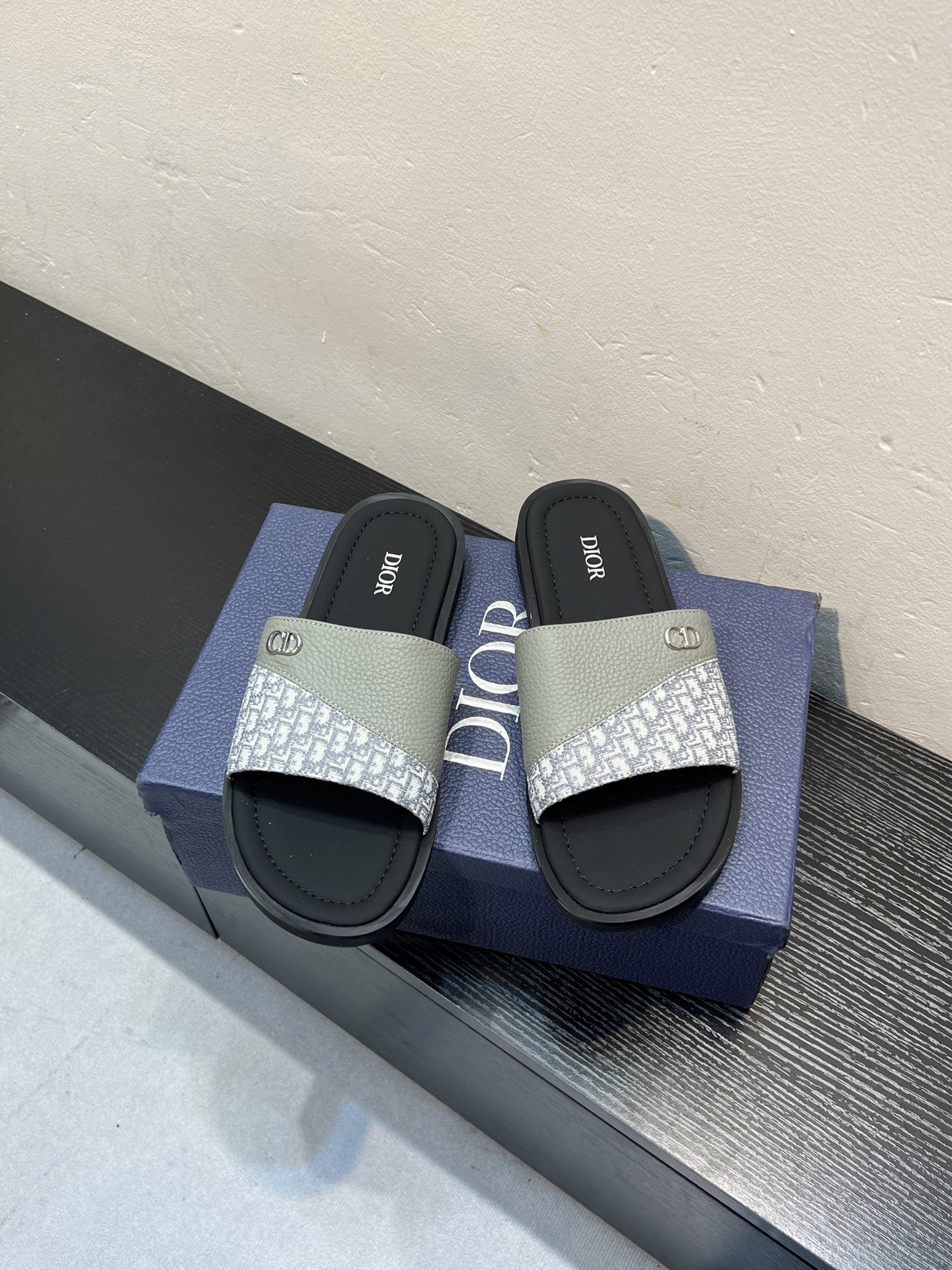 Dior 高仿男士涼拖 灰色皮革拼接Oblique設計簡約休閒款