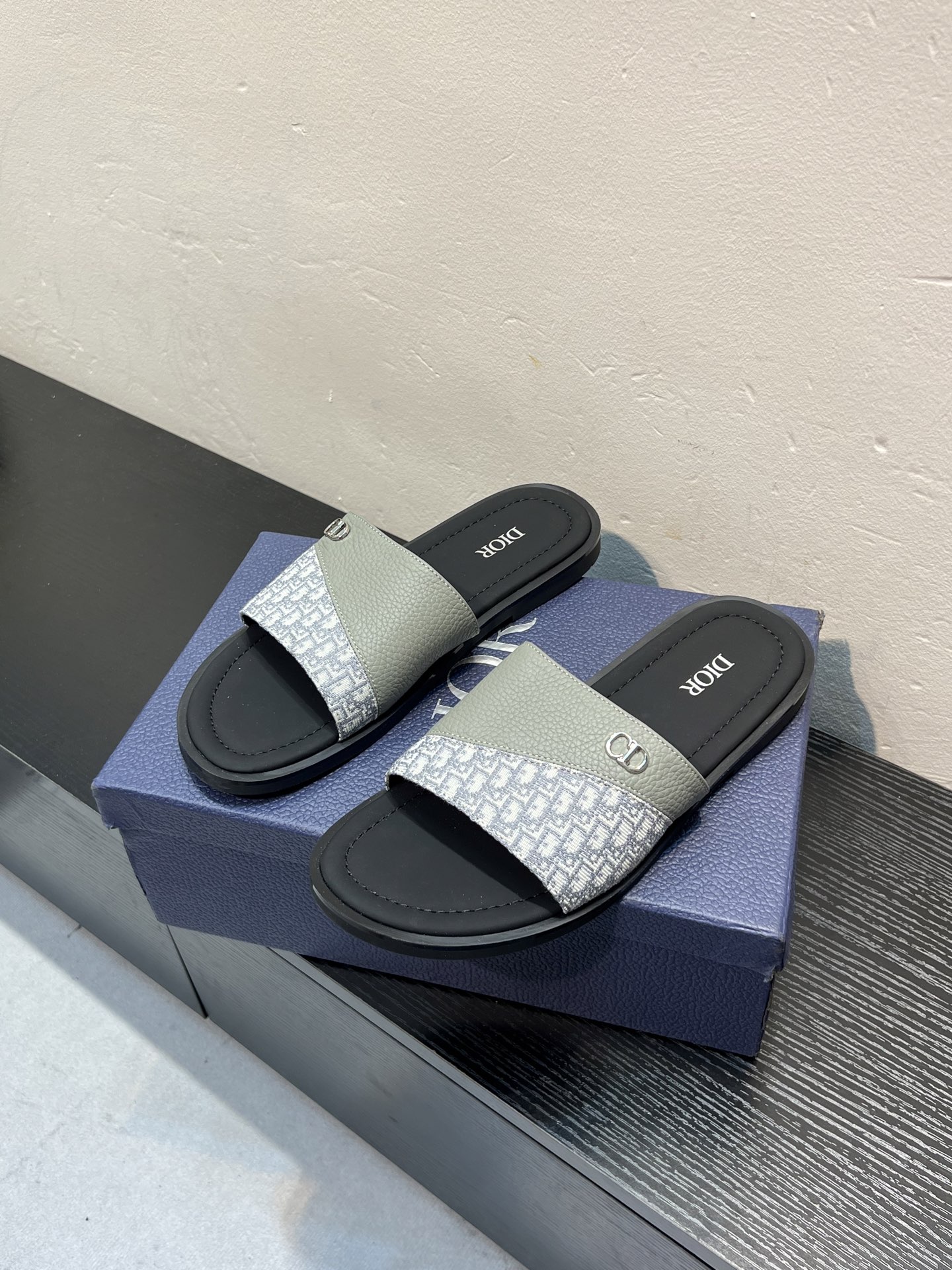 Dior 高仿男士涼拖 灰色皮革拼接Oblique設計簡約休閒款