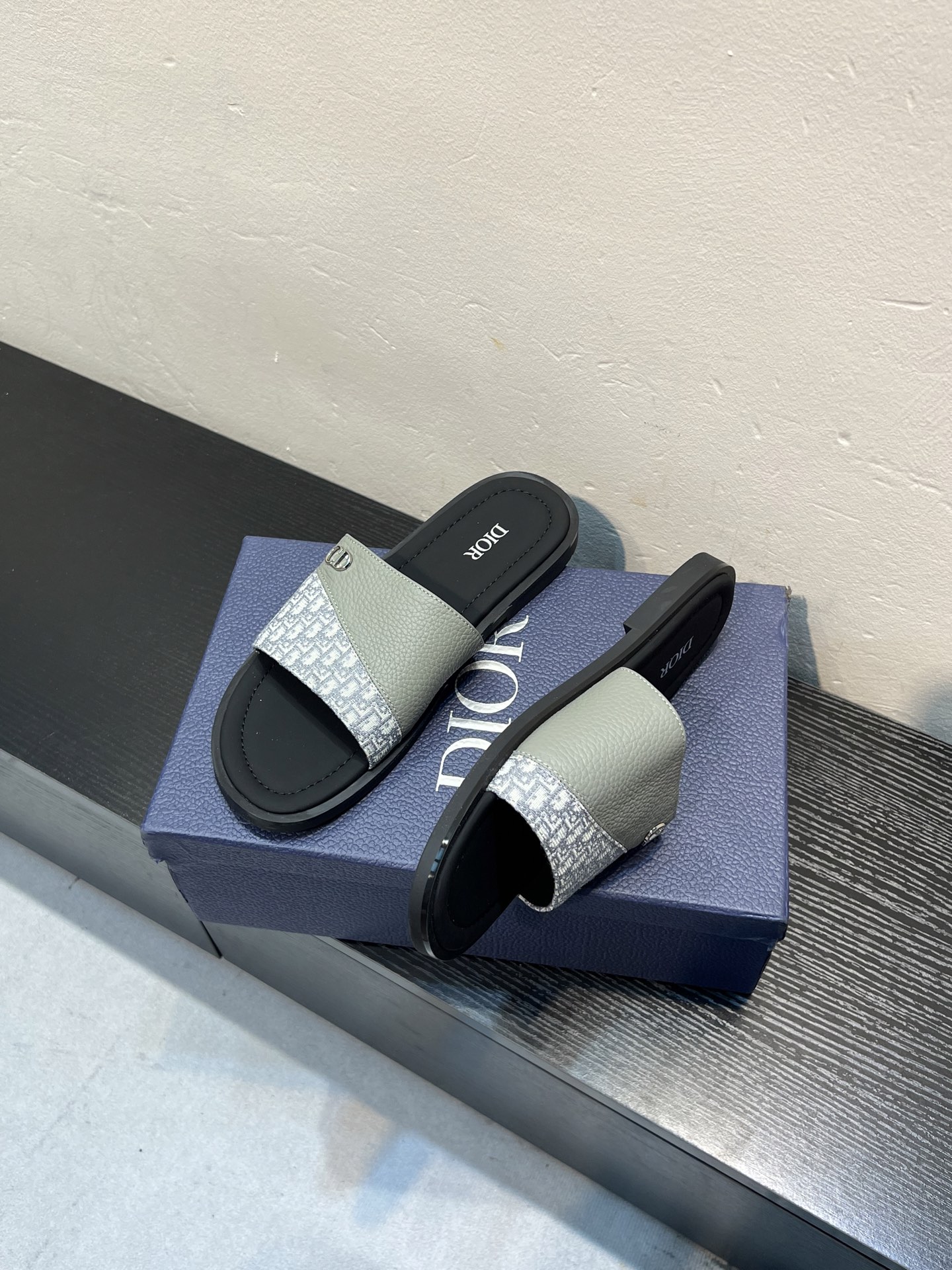 Dior 高仿男士涼拖 灰色皮革拼接Oblique設計簡約休閒款