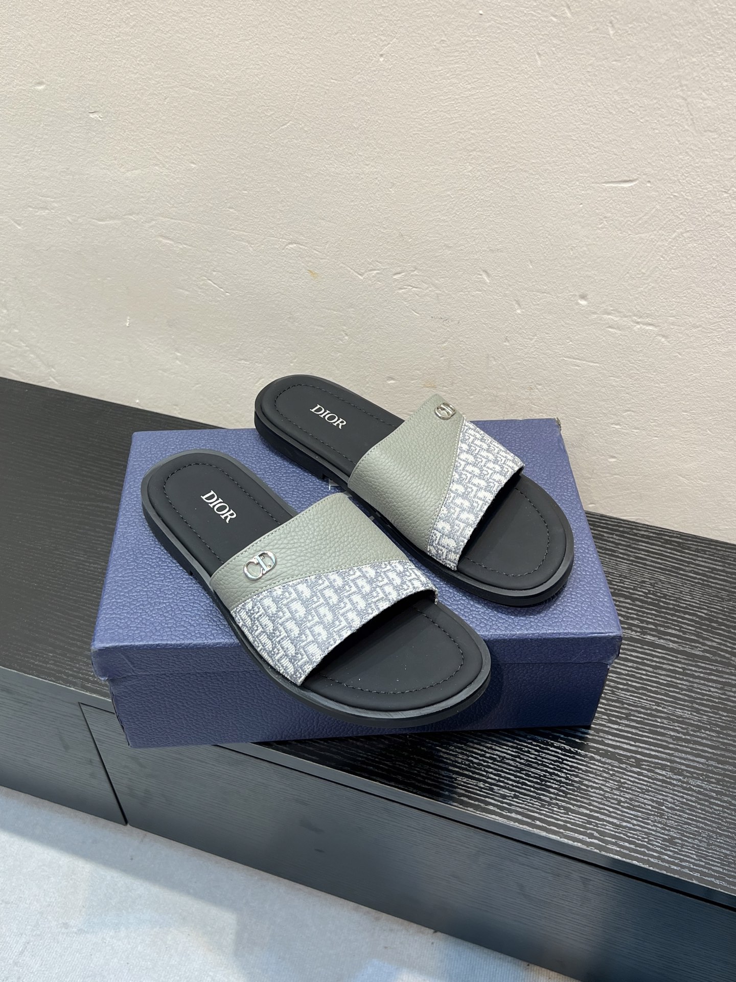 Dior 高仿男士涼拖 灰色皮革拼接Oblique設計簡約休閒款