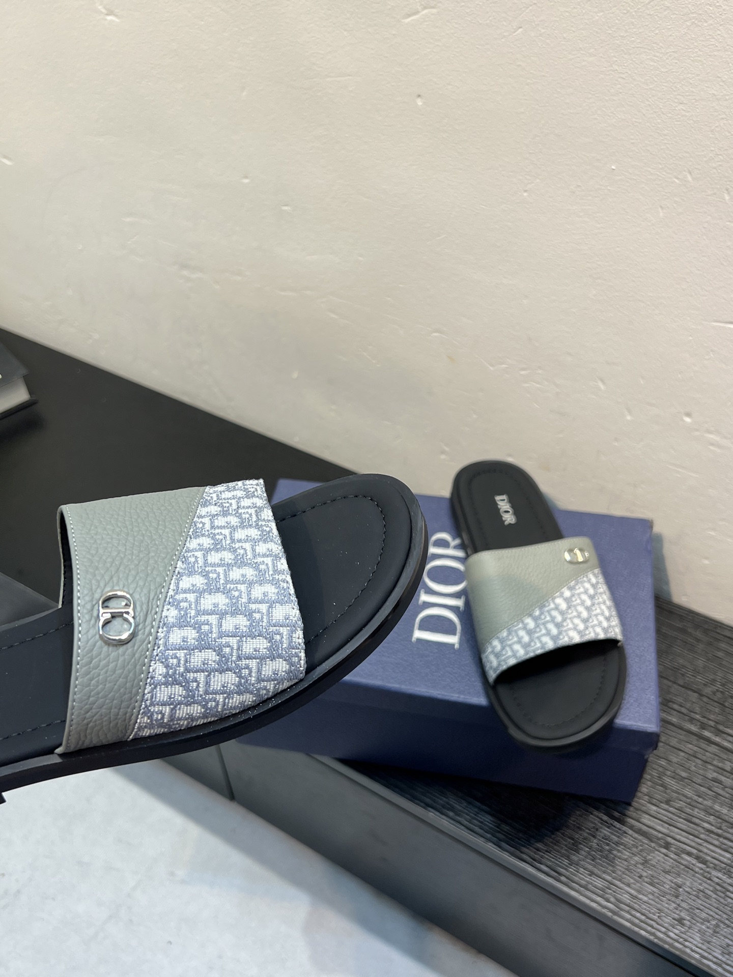 Dior 高仿男士涼拖 灰色皮革拼接Oblique設計簡約休閒款