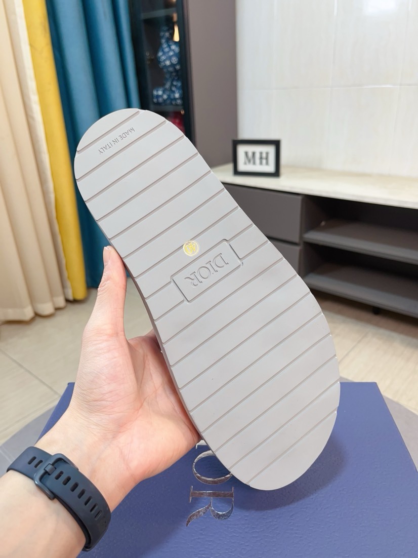 Dior 原單男士涼拖 白色Oblique印花搭配扣具設計清爽款