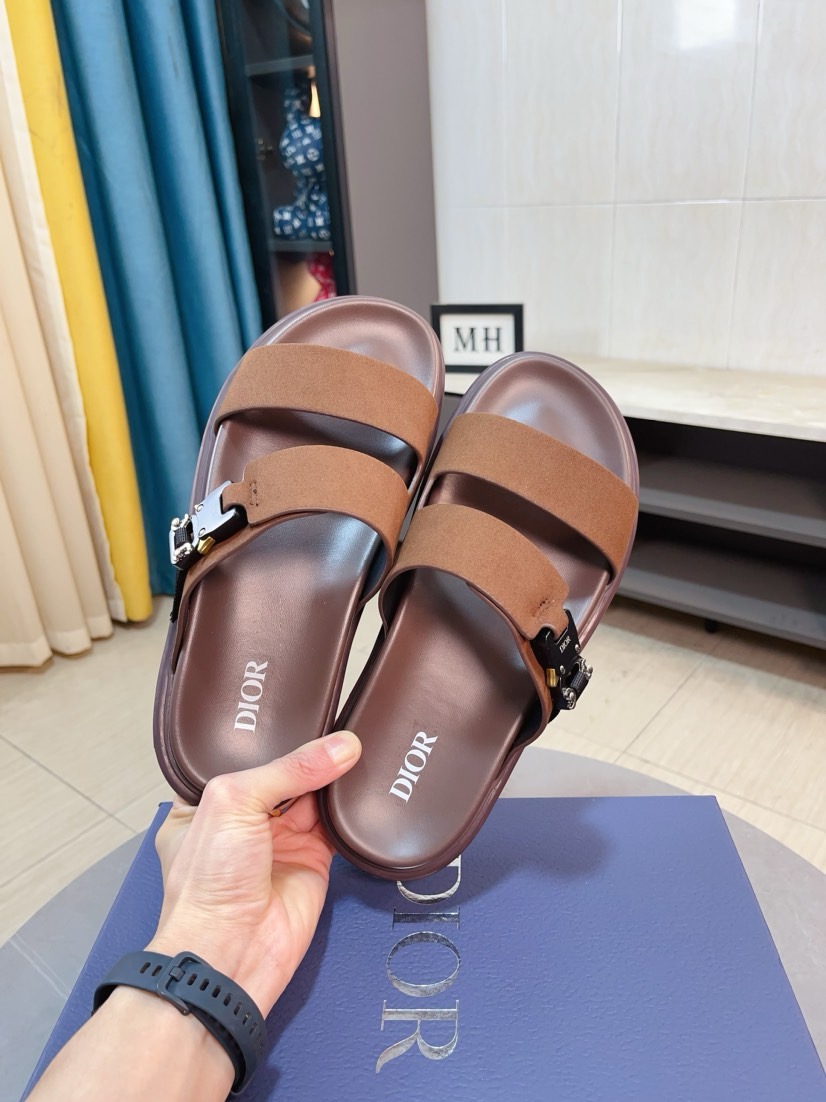Dior 高仿男士涼拖 棕色麂皮質感雙帶扣具設計休閒款