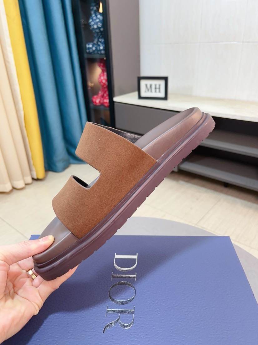 Dior 高仿男士涼拖 棕色麂皮質感雙帶扣具設計休閒款