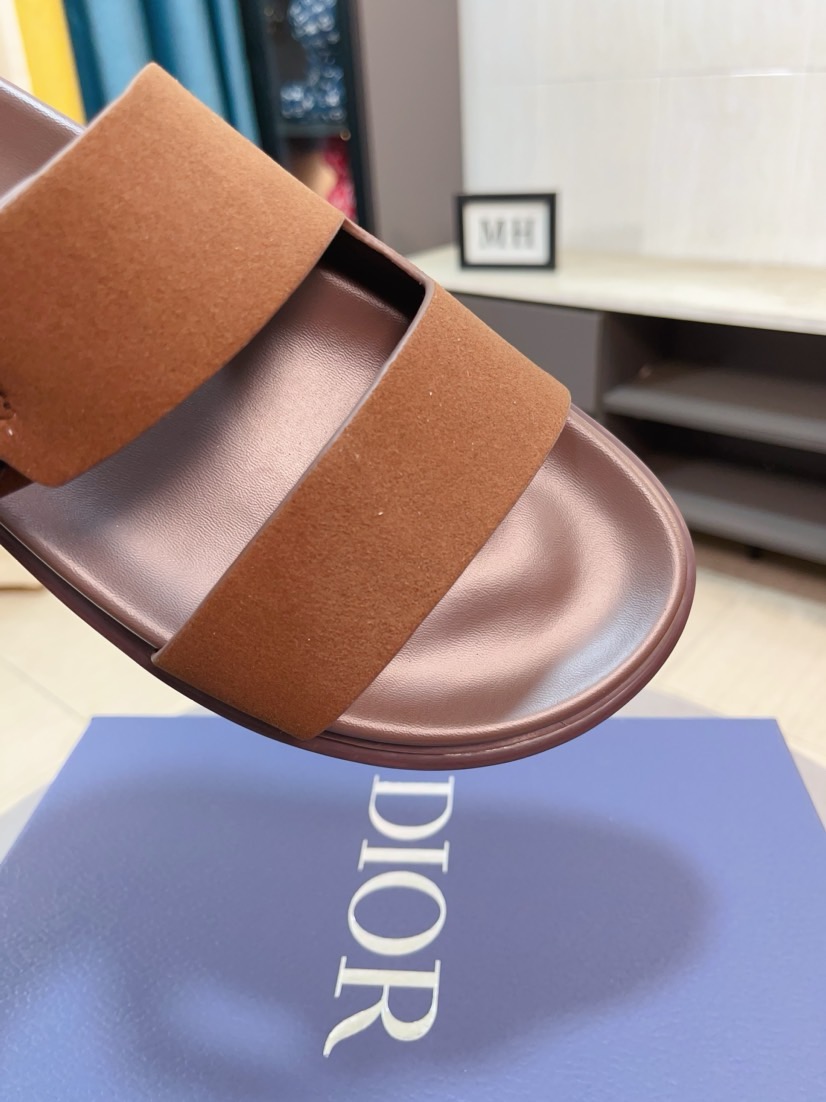 Dior 高仿男士涼拖 棕色麂皮質感雙帶扣具設計休閒款