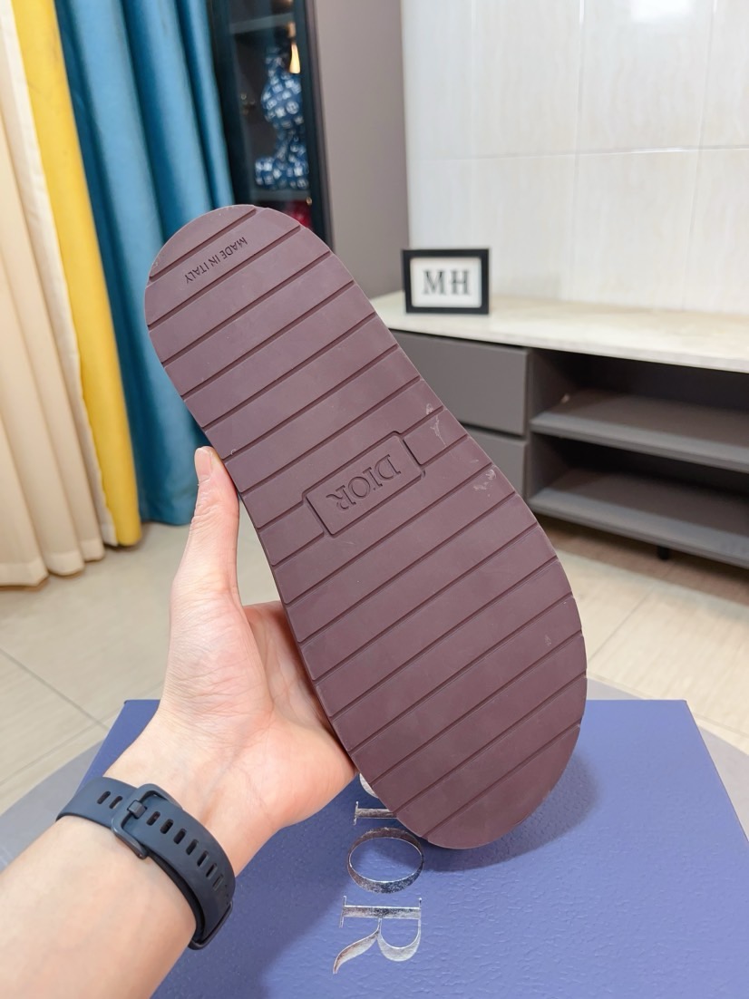 Dior 高仿男士涼拖 棕色麂皮質感雙帶扣具設計休閒款