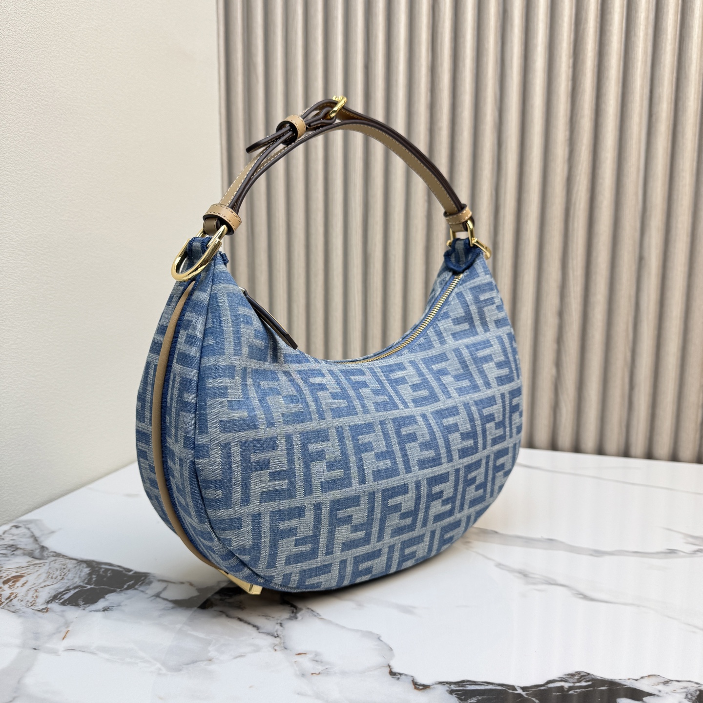 Fendi 一比一 Graphy FF老花丹寧半月肩背包復古時尚款